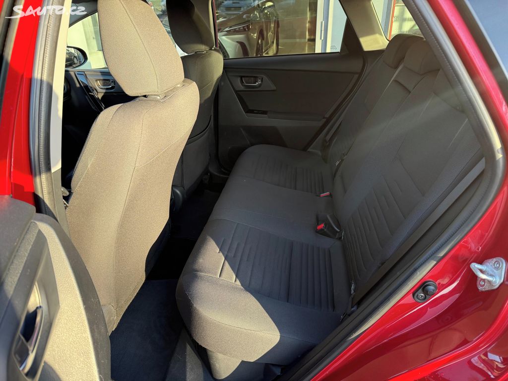 Toyota Auris, fotka 12