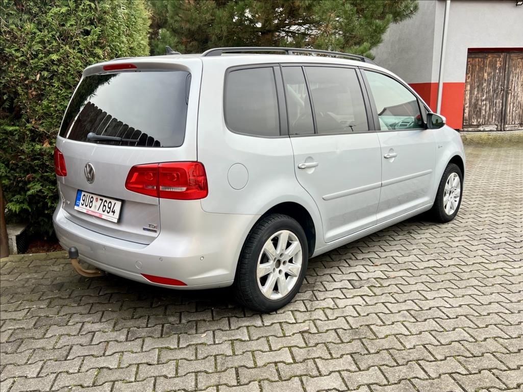 Volkswagen Touran, 1,6 TDi  NAVI / kamera / ALU - fotka 5
