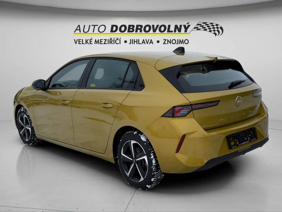 Opel Astra, Edition HB 1.2 TURBO (96kW/130 - fotka 5