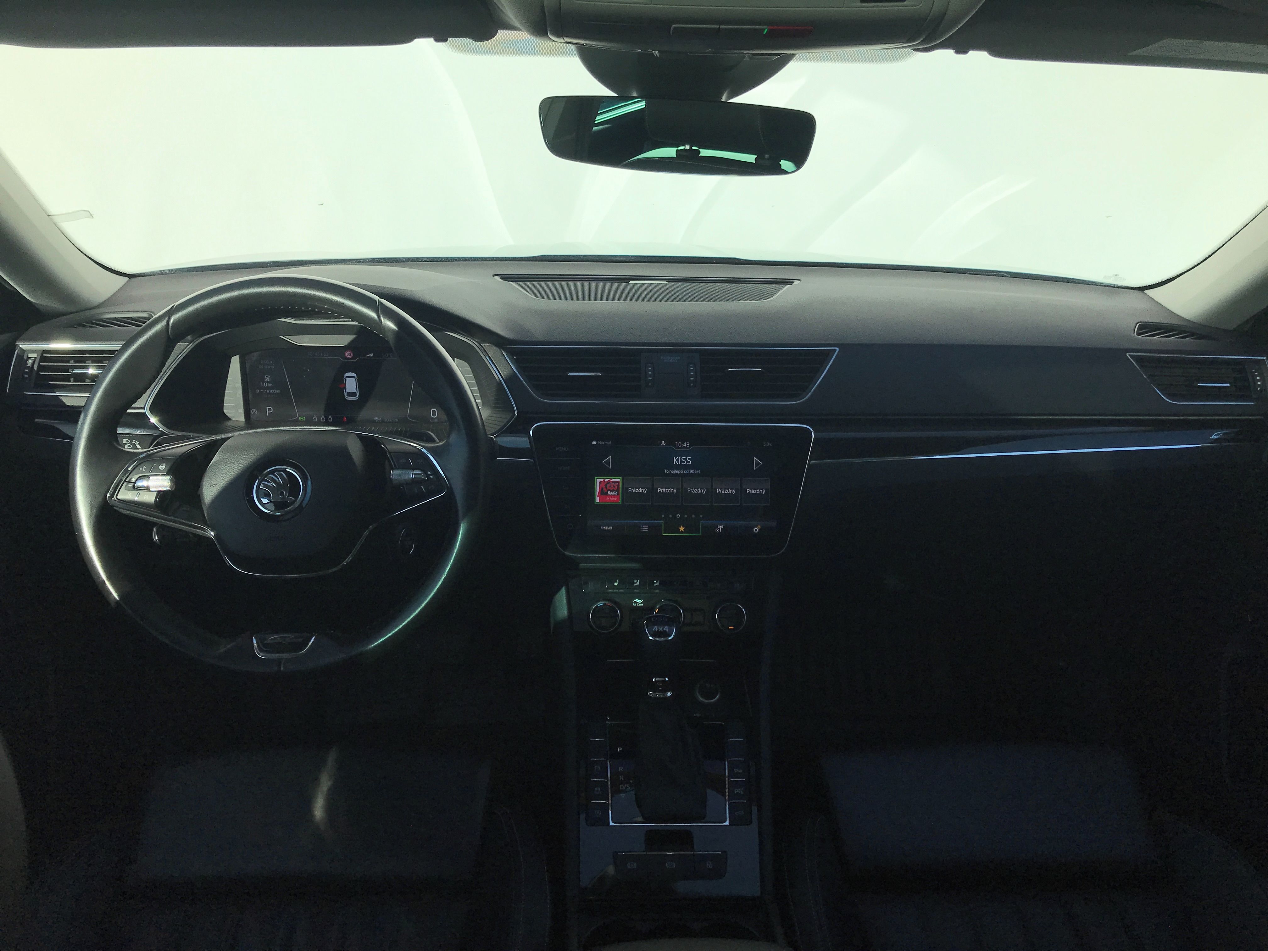 Škoda Superb, 4x4 TDi 147kW L&K+TAŽNÉ+DCC - fotka 5