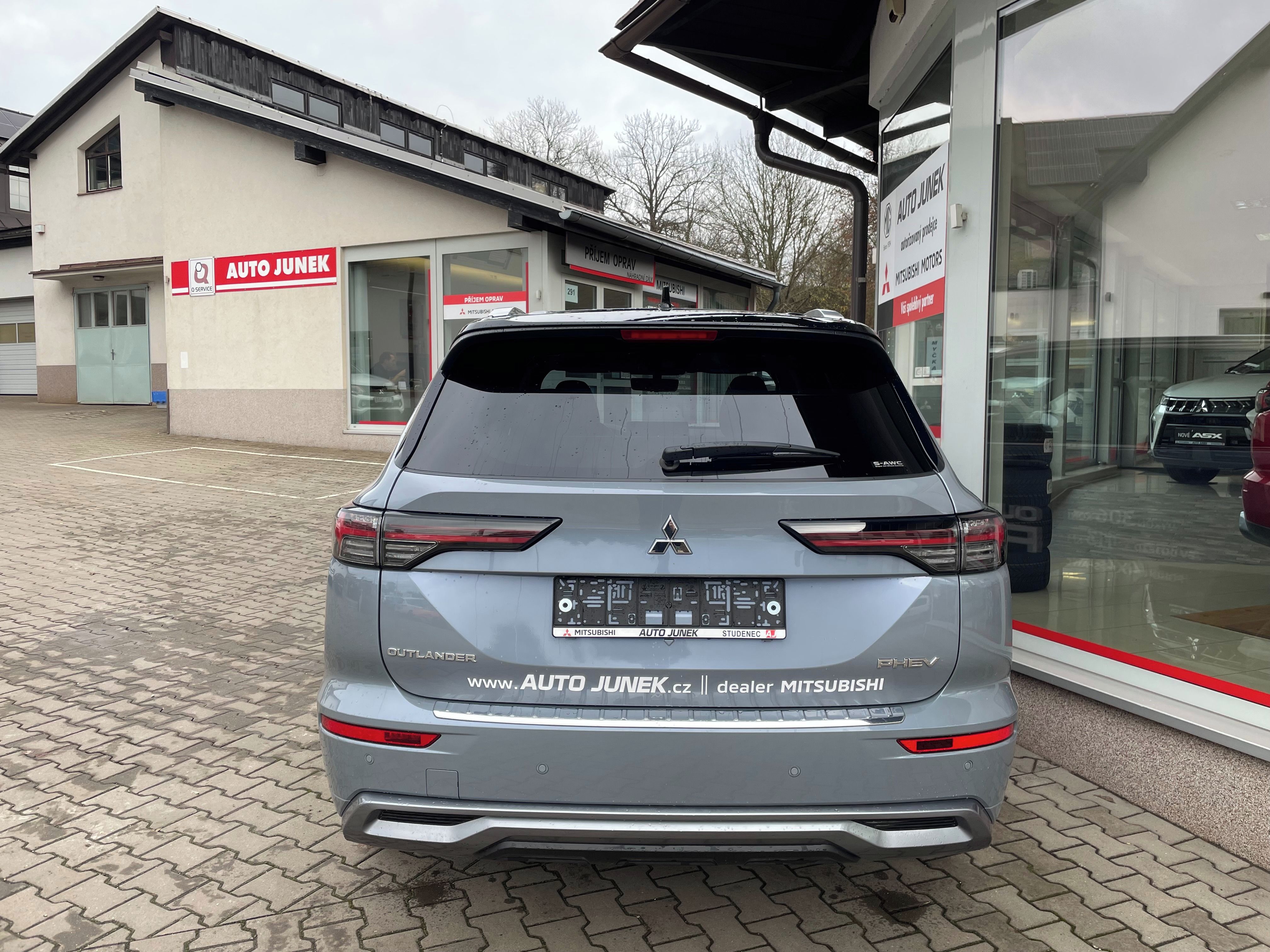 Mitsubishi Outlander, 2.4 PHEV INSTYLE+ - fotka 4