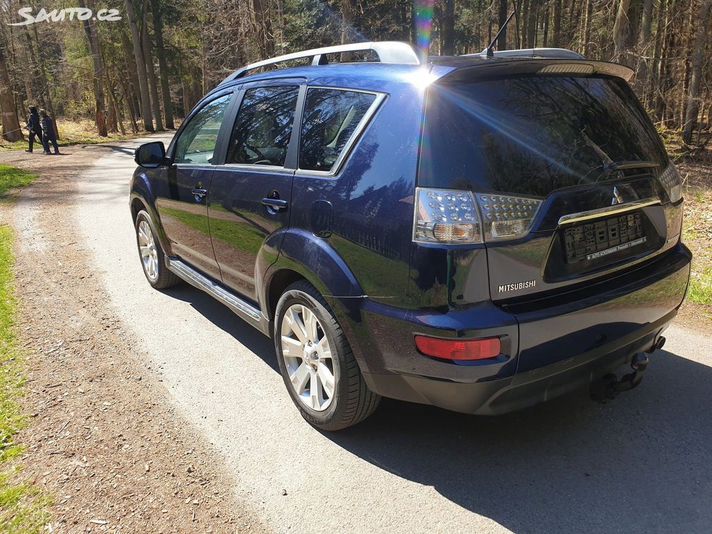 Mitsubishi Outlander, 2.2 DI-D MIVEC 4WD - fotka 4