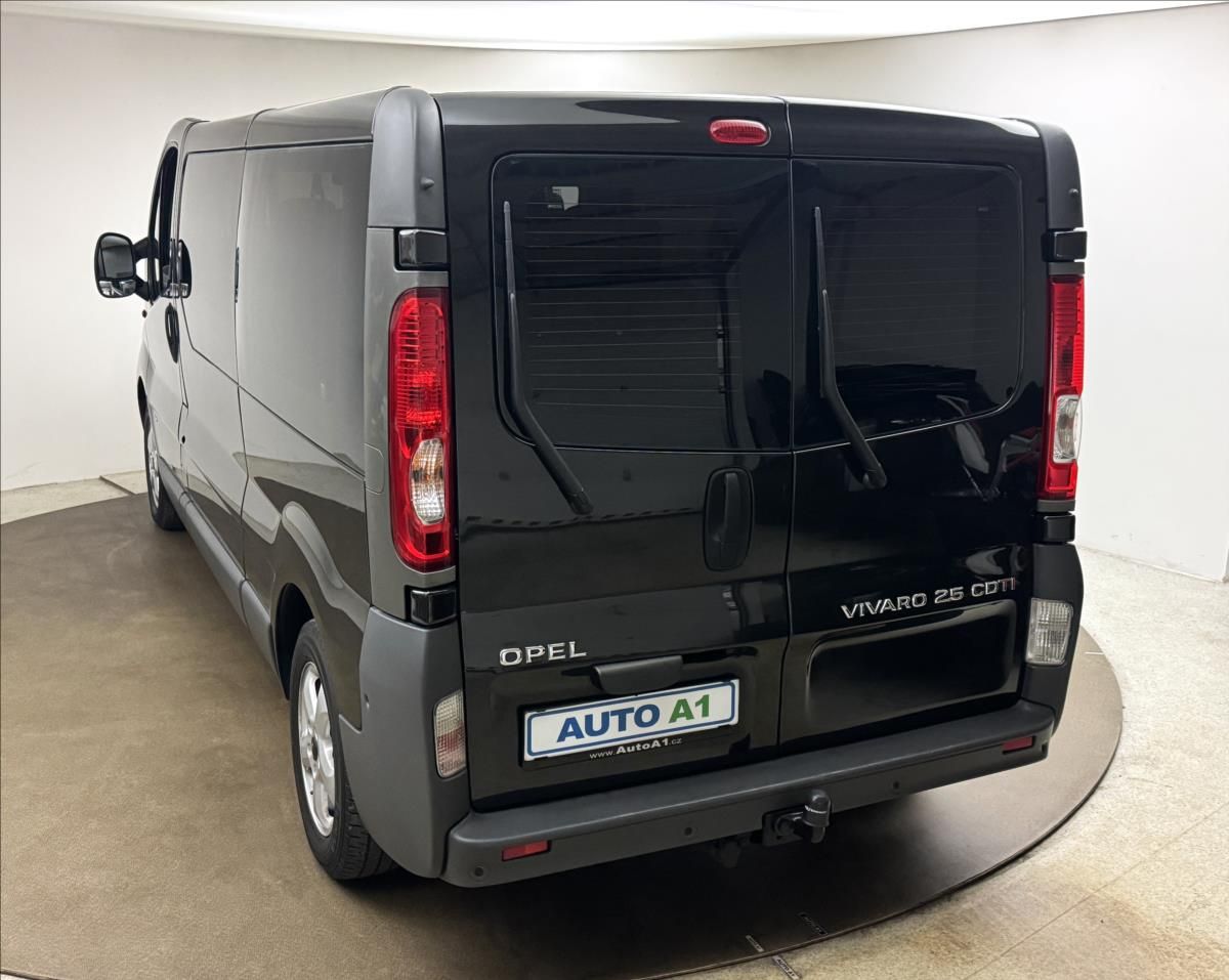 Opel Vivaro, 2,5 107kW 9MÍST AC TAŽNÉ 1.MAJ - fotka 6