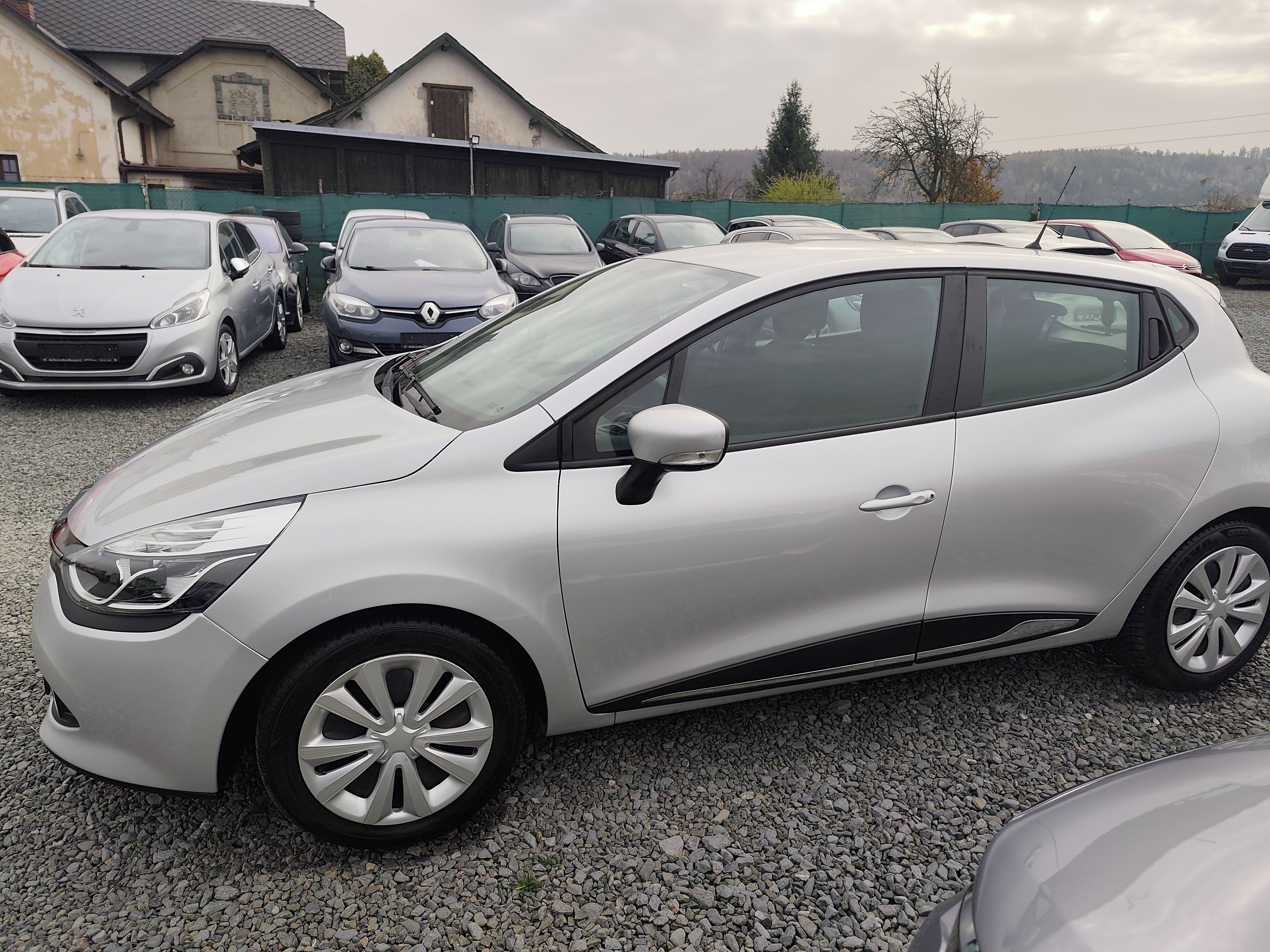 Renault Clio, 1.2 54Kw, Klima, Park. senzory - fotka 3