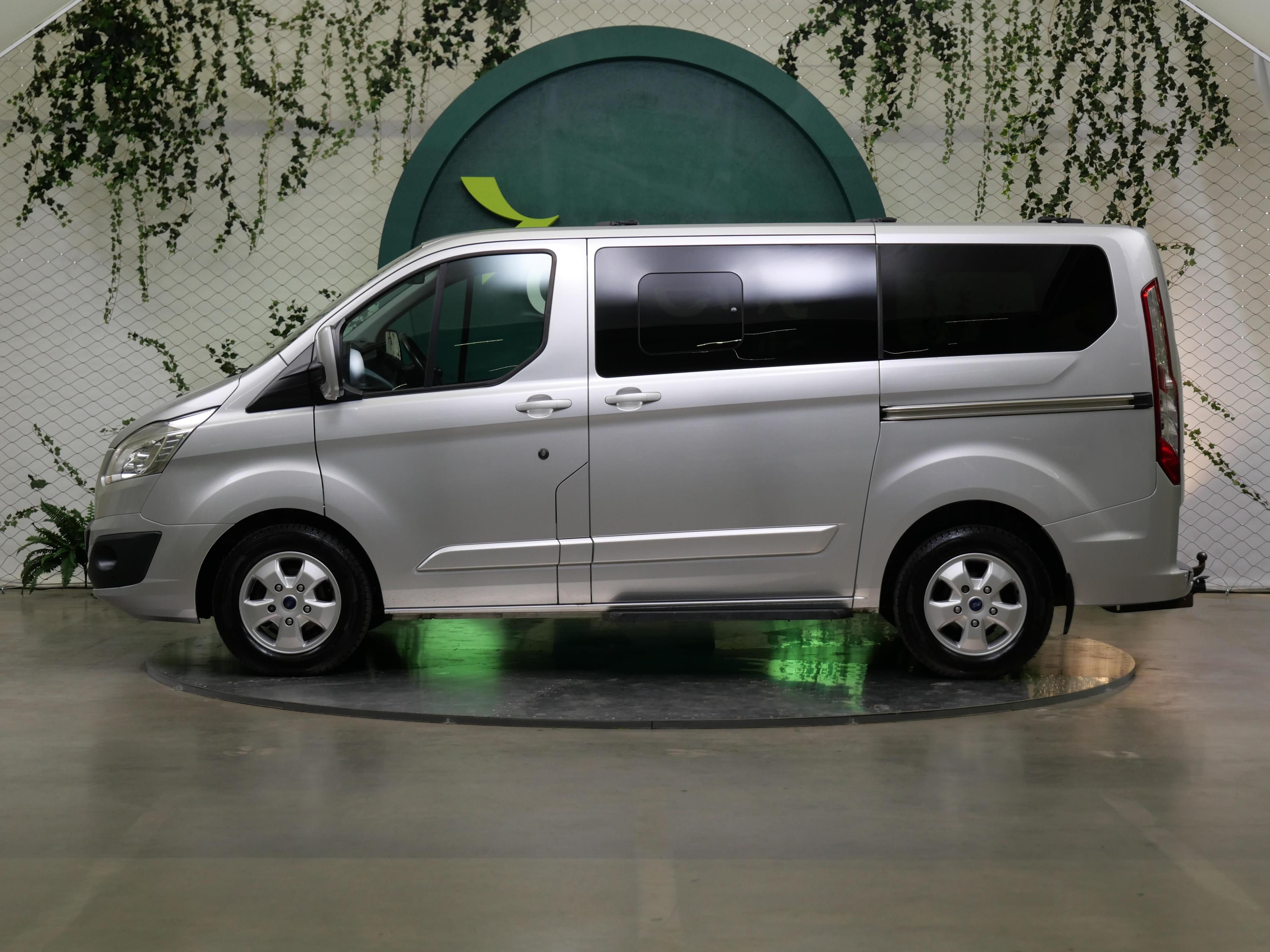 Ford Tourneo Custom, 2.0 TDCi 125 kW L1 Titanium - fotka 3