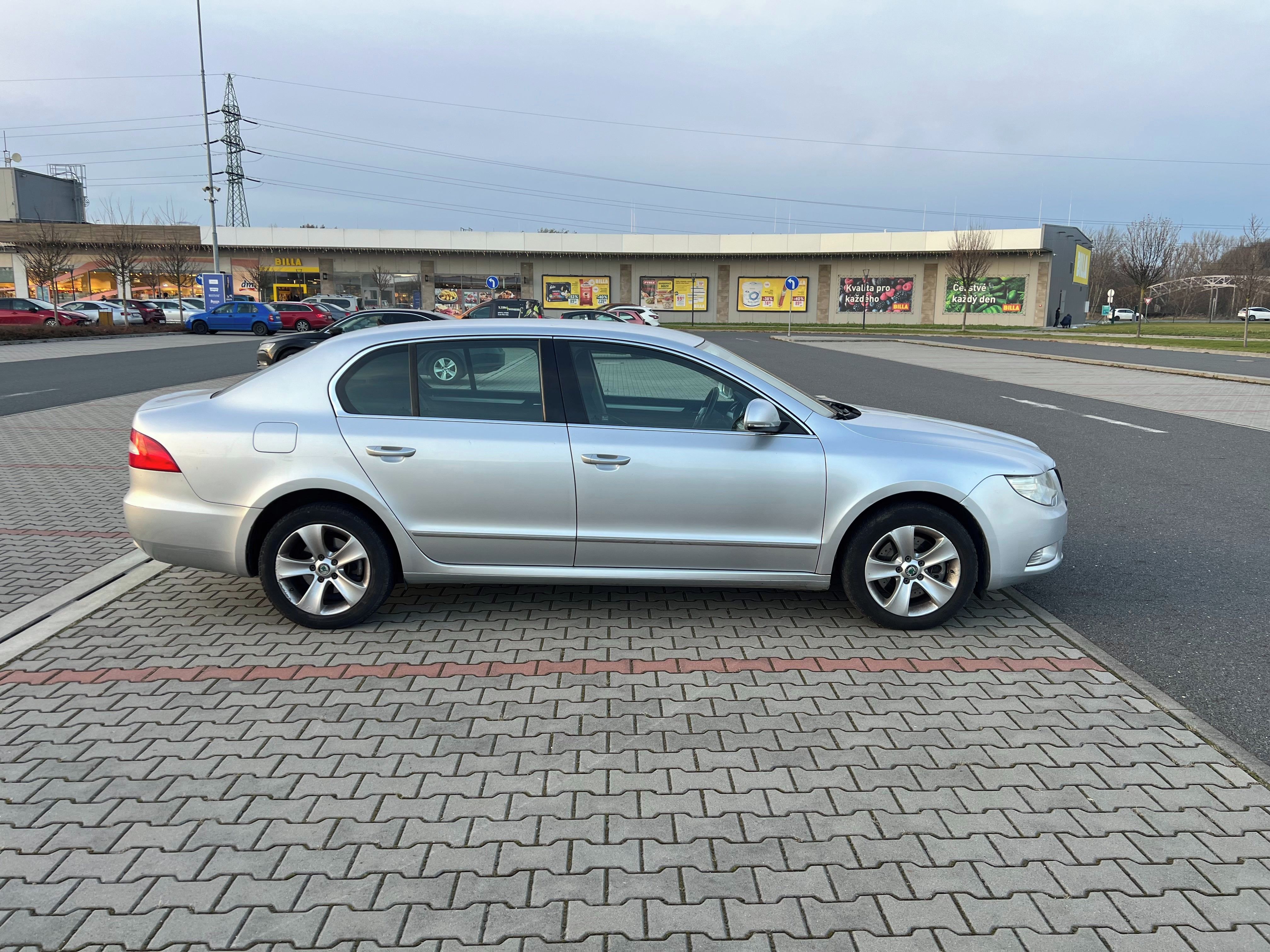 Škoda Superb, II 2.0 TDi 103kw 6 rychlostí - fotka 2