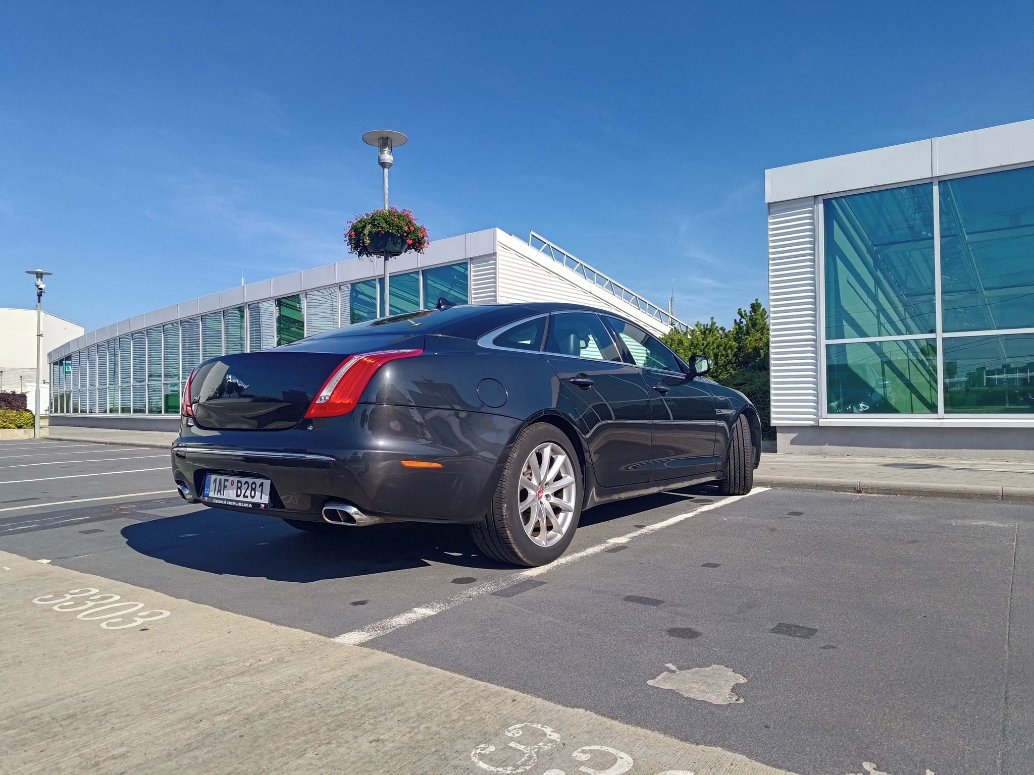 Jaguar XJ - fotka 3