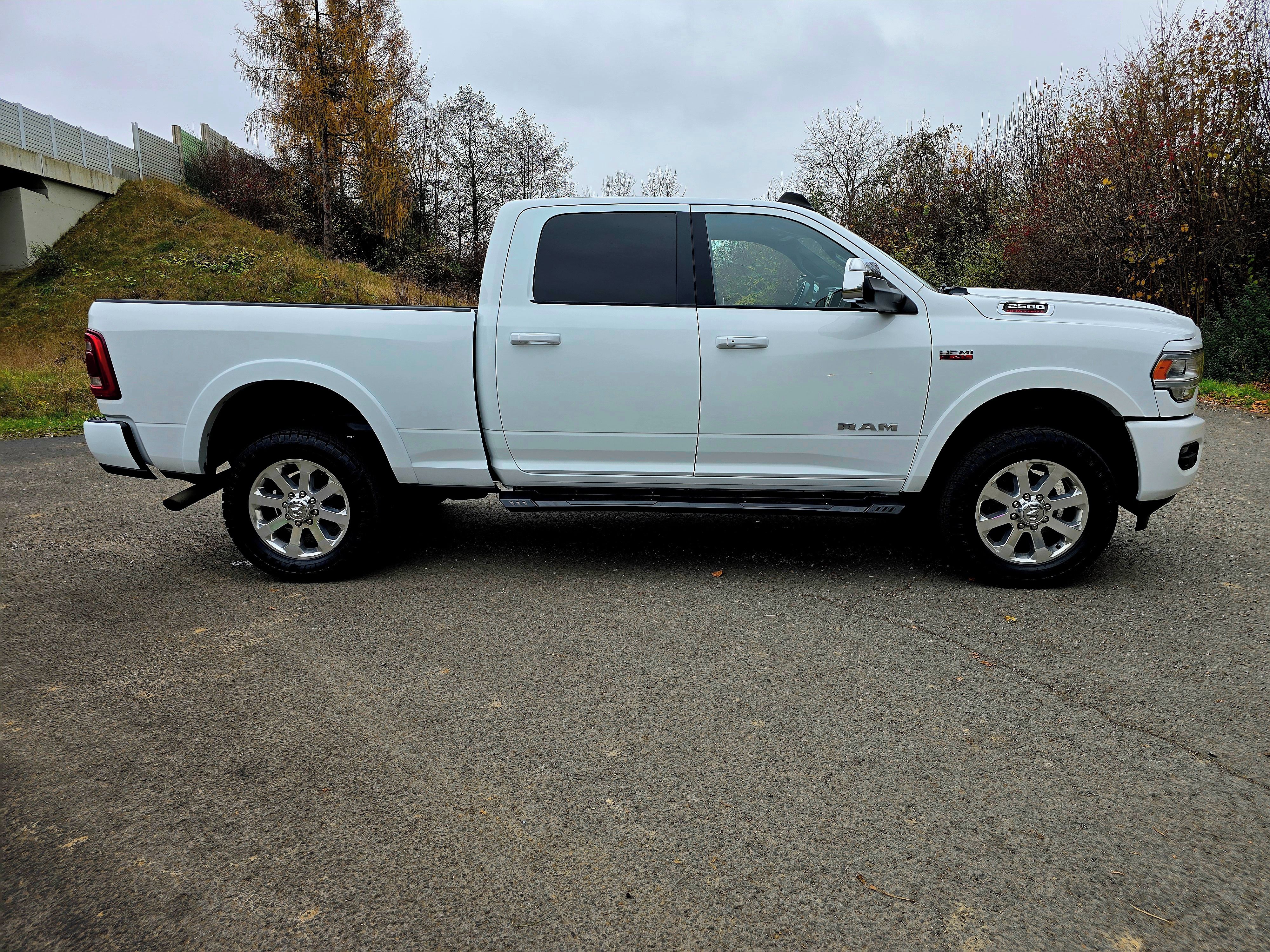 Dodge Ram, 2500 6,4L, DPH, 4X4, LARAMIE - fotka 2