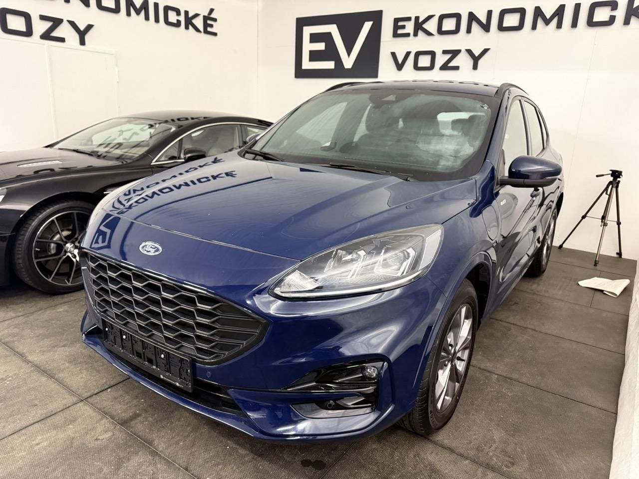 Ford Kuga, 2.5i,PLUG REZERVOVÁNO - fotka 4