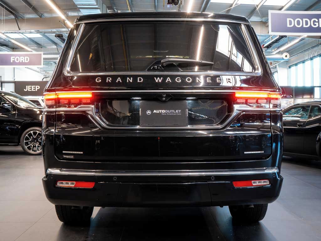 Jeep Grand Wagoneer, 6.4 V8 HEMI Series III, masáže - fotka 4