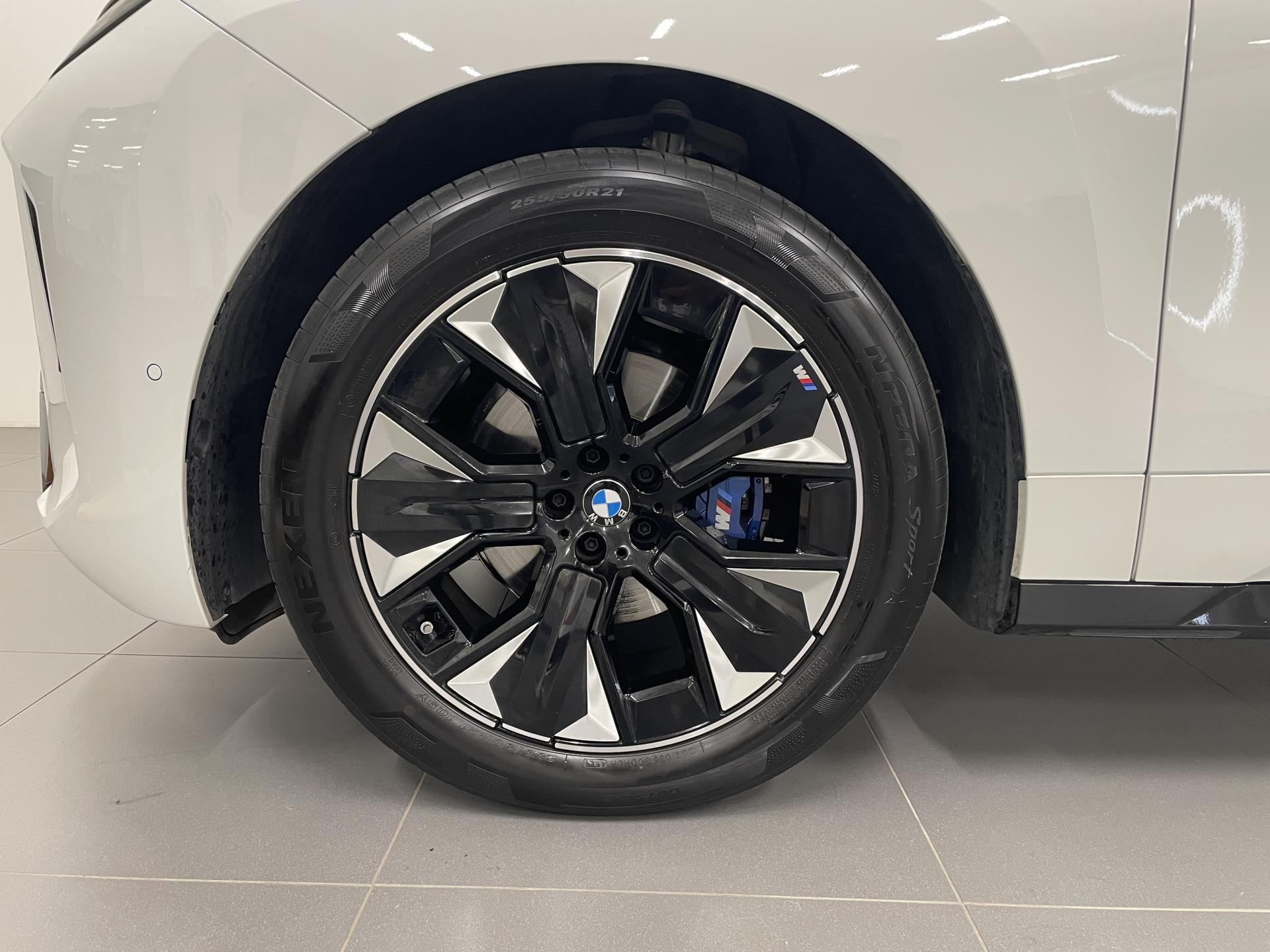 BMW iX, iX xDrive45 - fotka 6