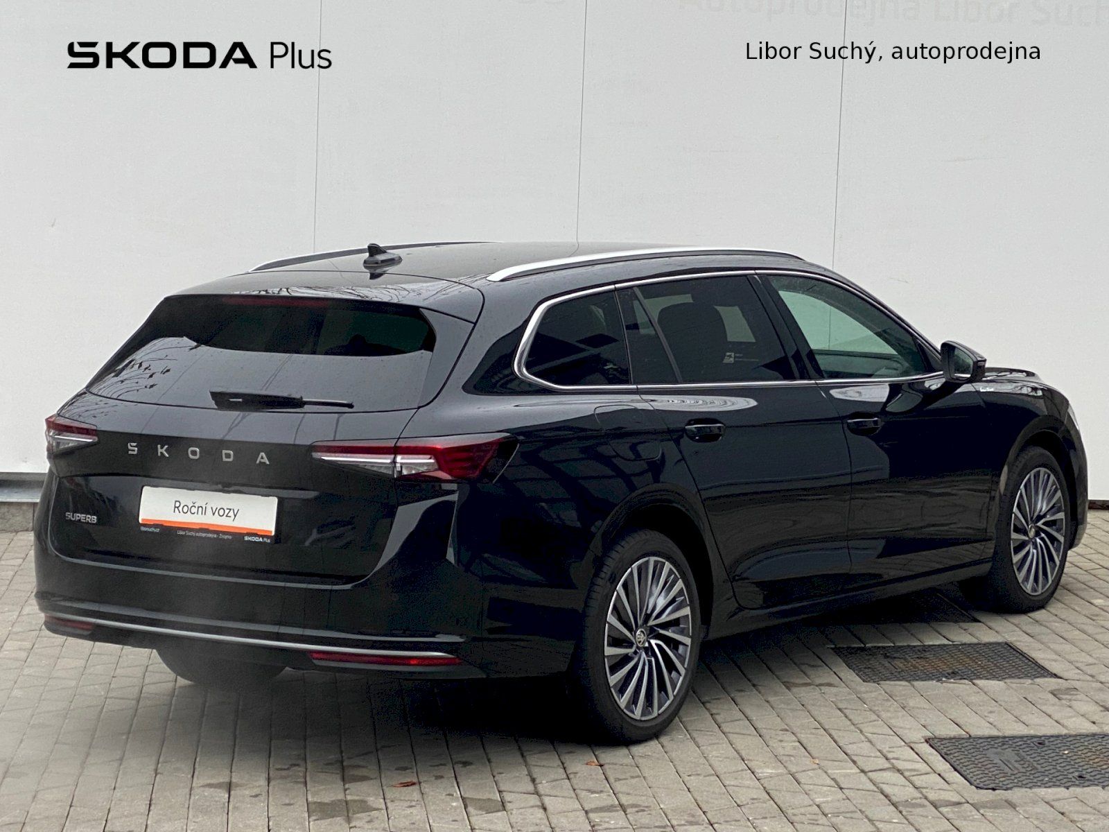 Škoda Superb, Combi L&K 2.0 TDI 110 kW DSG - fotka 2