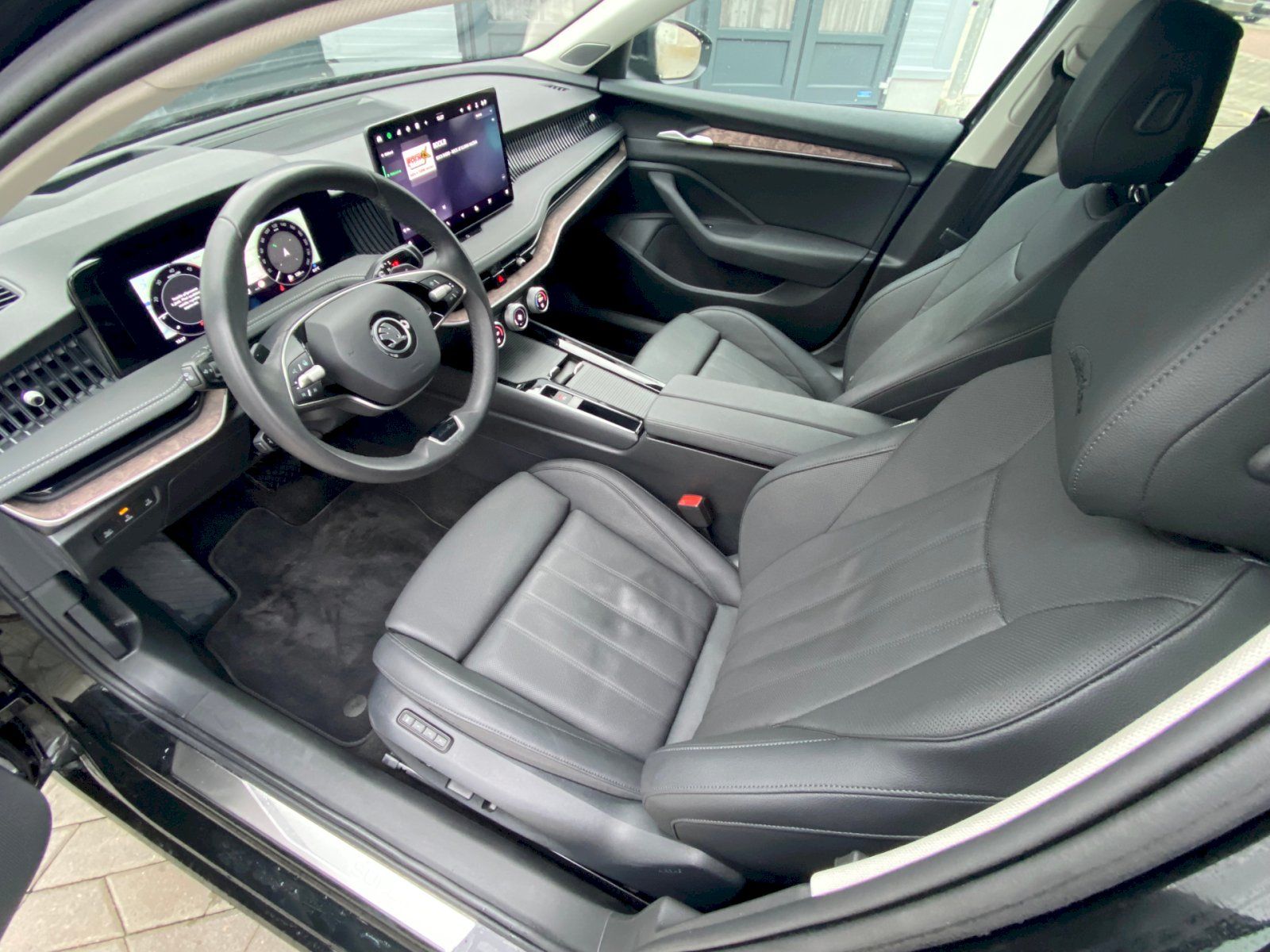 Škoda Superb, Combi L&K 2.0 TDI 110 kW DSG - fotka 6