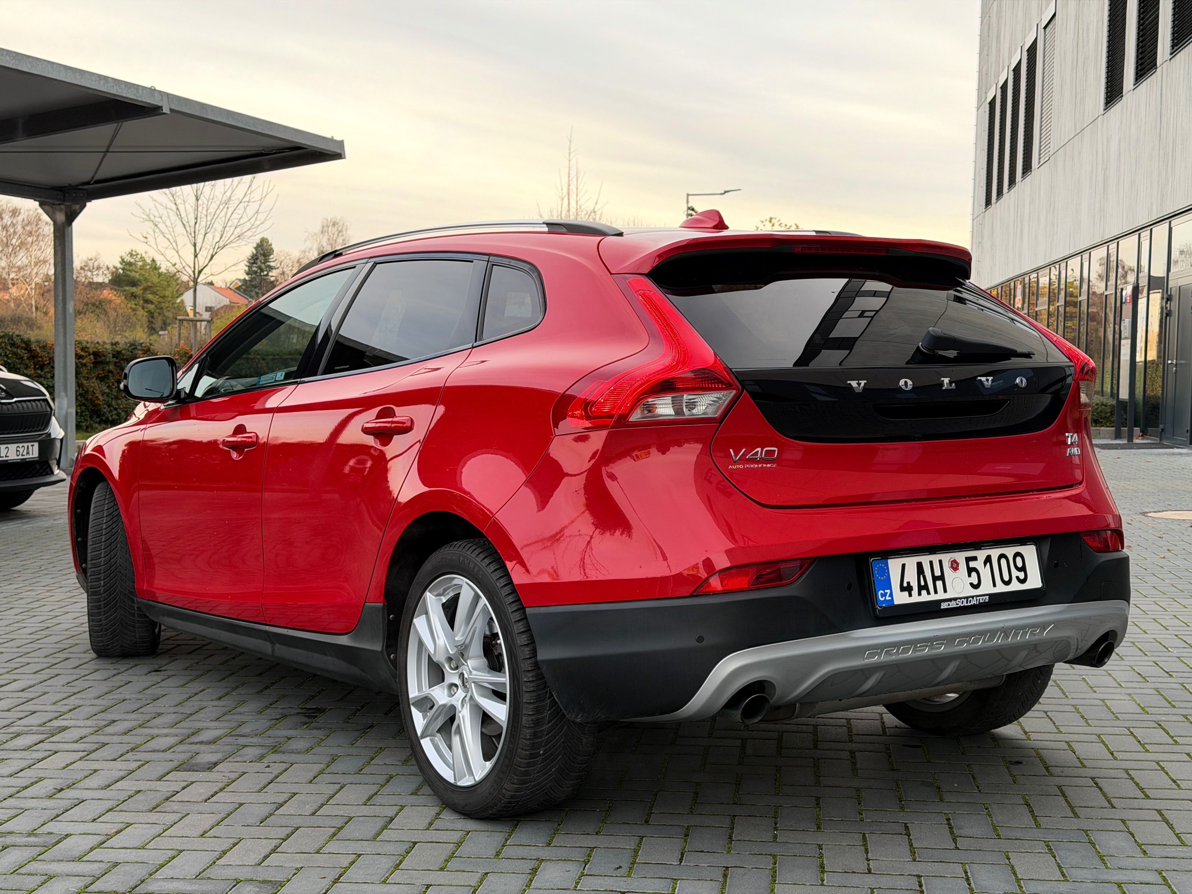 Volvo V40, Cross Country T4 132 kw AWD - fotka 4