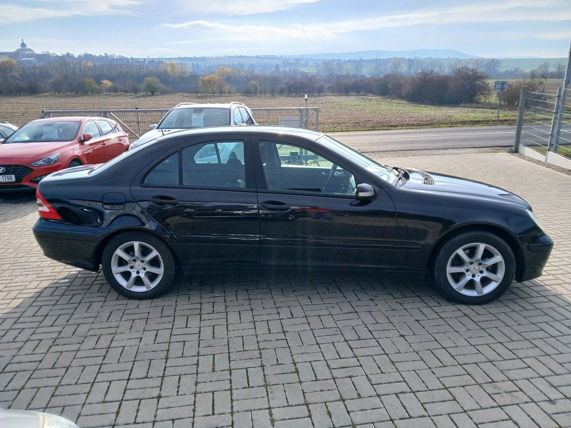 Mercedes-Benz Třídy C, C 200 CDI Automat - fotka 6