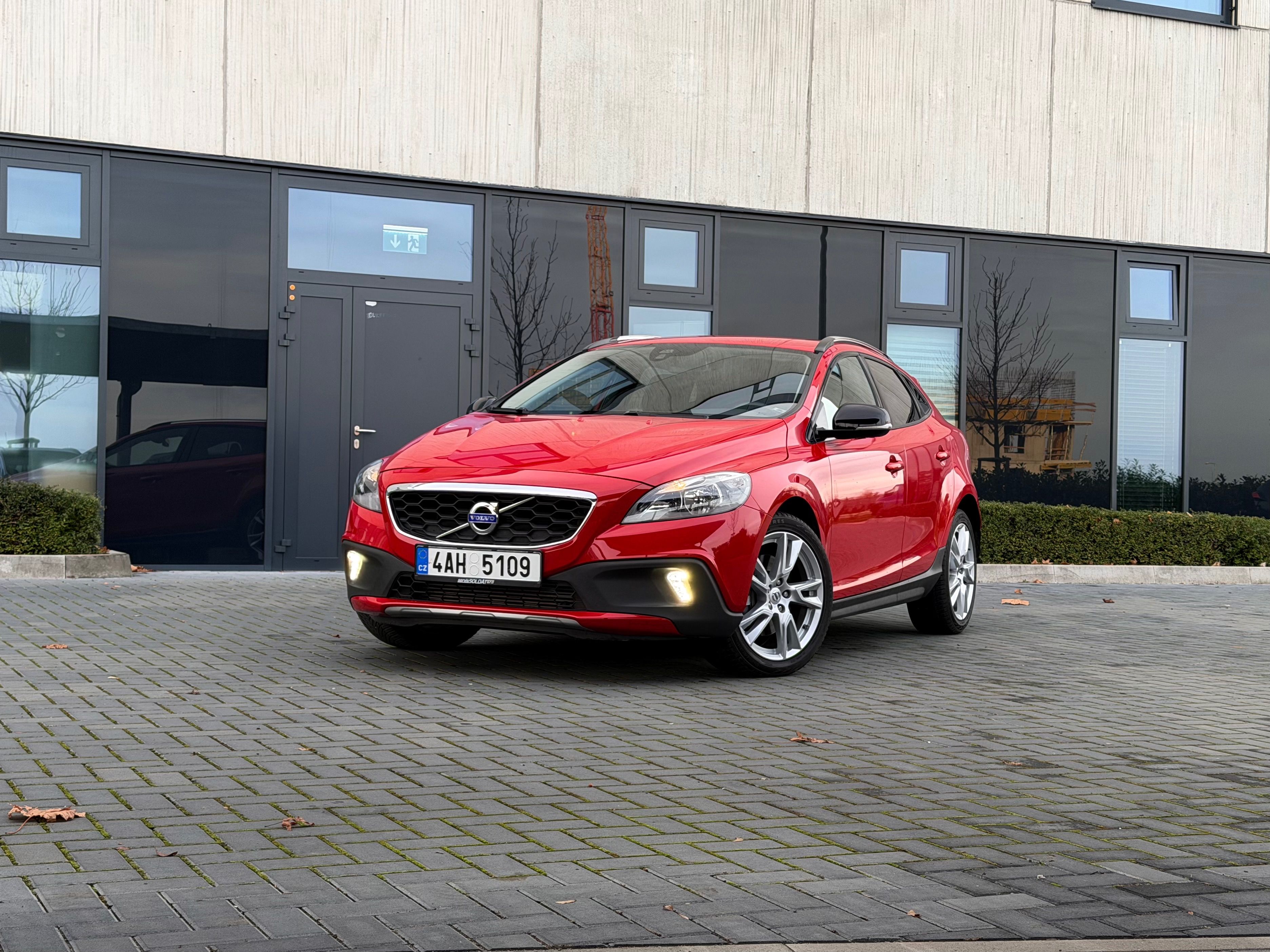 Volvo V40, Cross Country T4 132 kw AWD - fotka 2