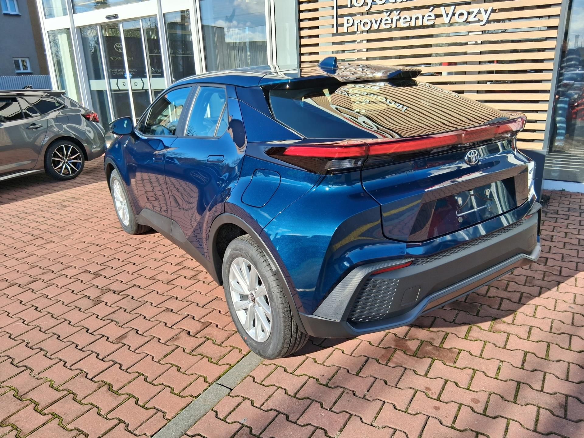 Toyota C-HR, 1,8 HEV LIMITED EDITION - fotka 4
