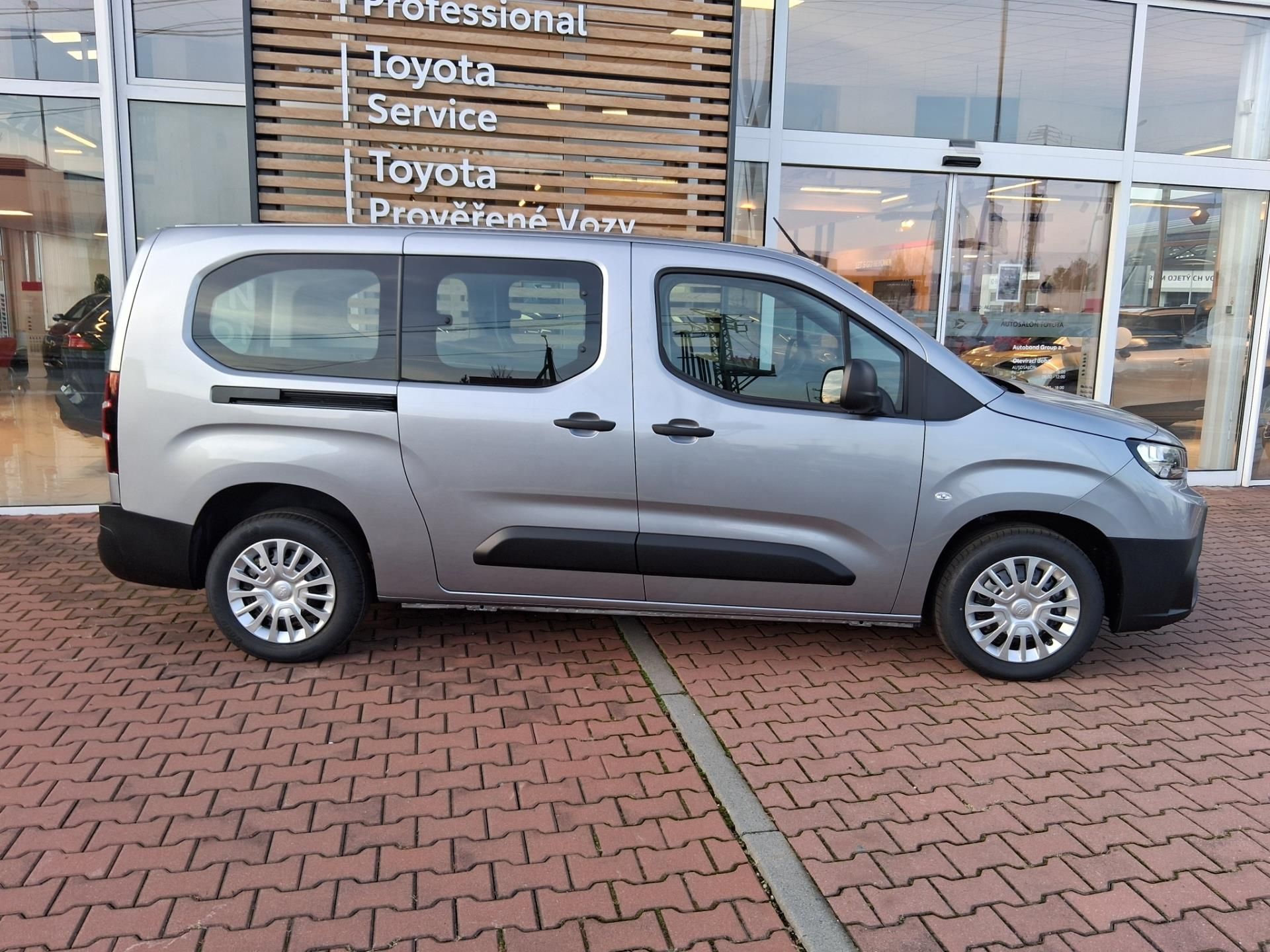Toyota Proace City Verso, 1,5 D 100K 6MT COMBI - fotka 3
