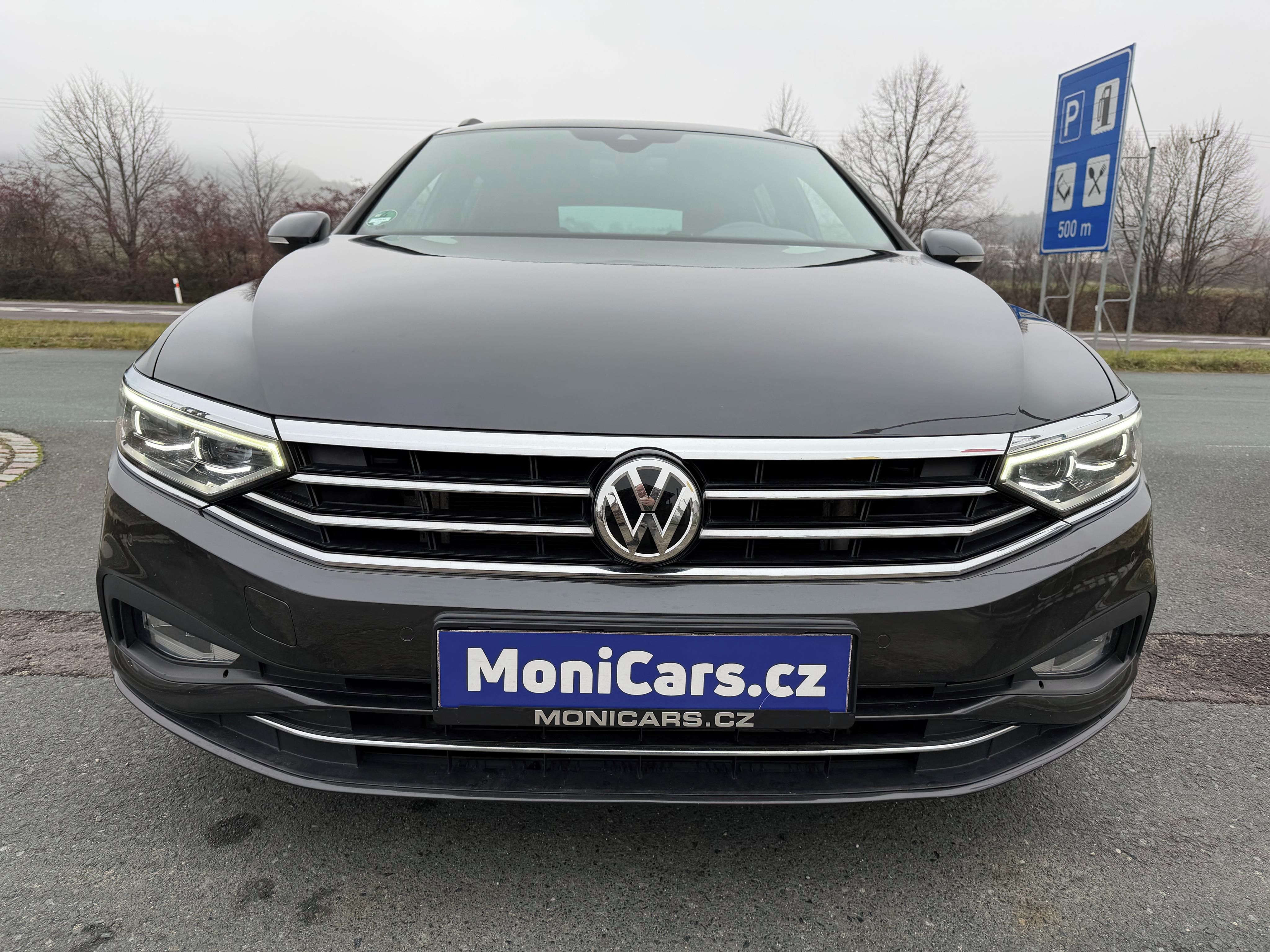 Volkswagen Passat, 2.0 TDi 140kW DSG, VÝBAVA - fotka 2