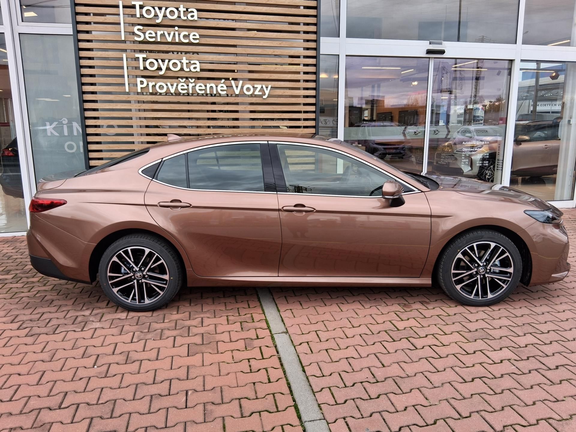 Toyota Camry, 2,5 HEV 4X2  230K PRESTIGE - fotka 2