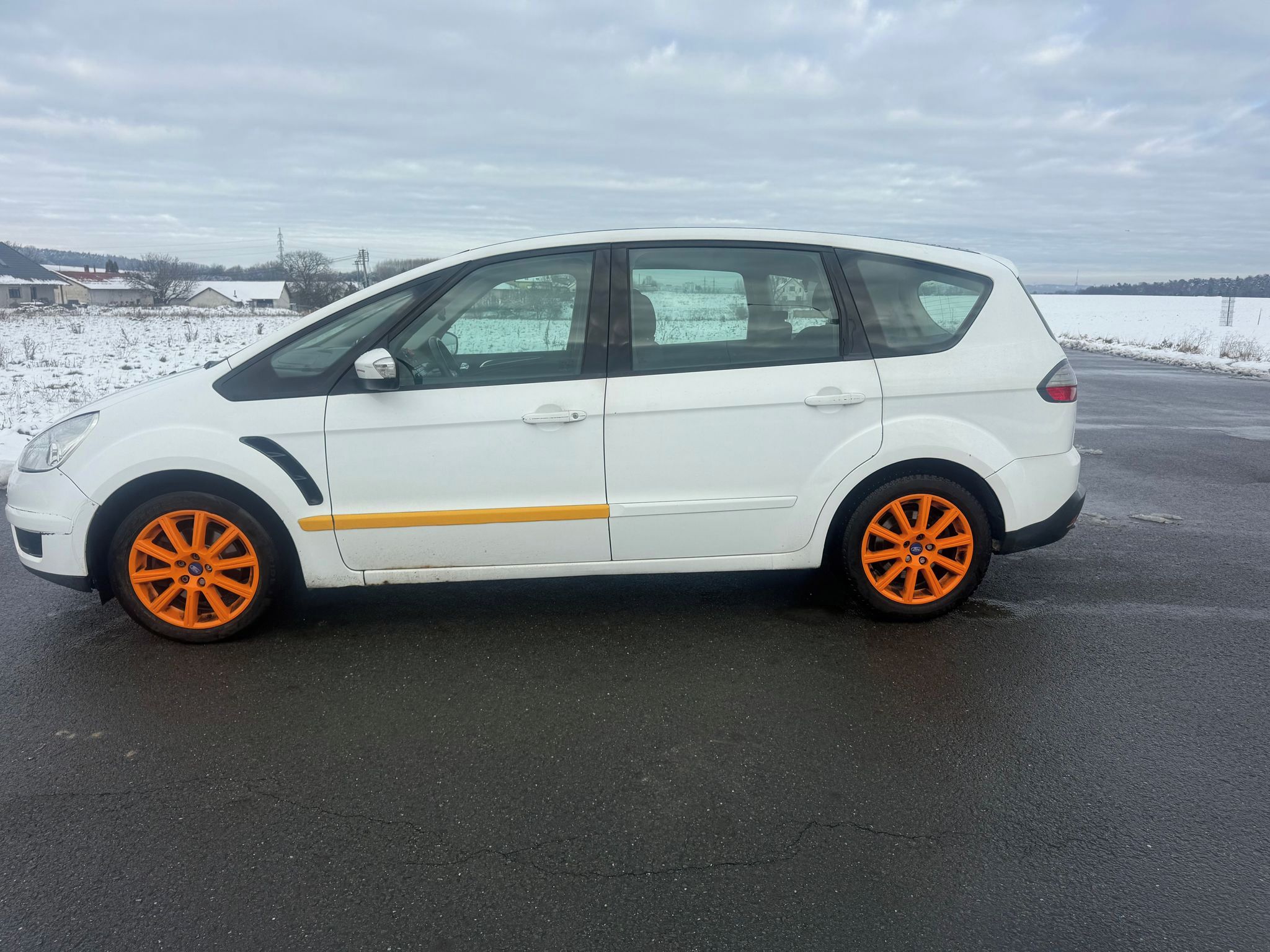 Ford S-MAX, 2,0 TDCI 7 MÍST STK 10/26 - fotka 2