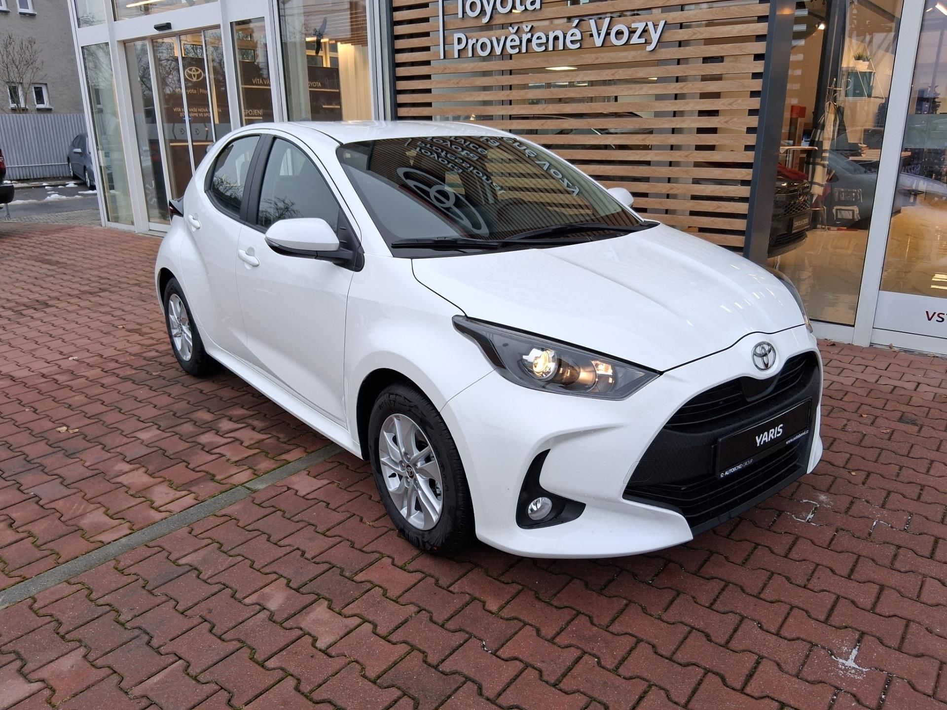 Toyota Yaris, 1,5 HEV 116K COMFORT + ZIMNÍ K
