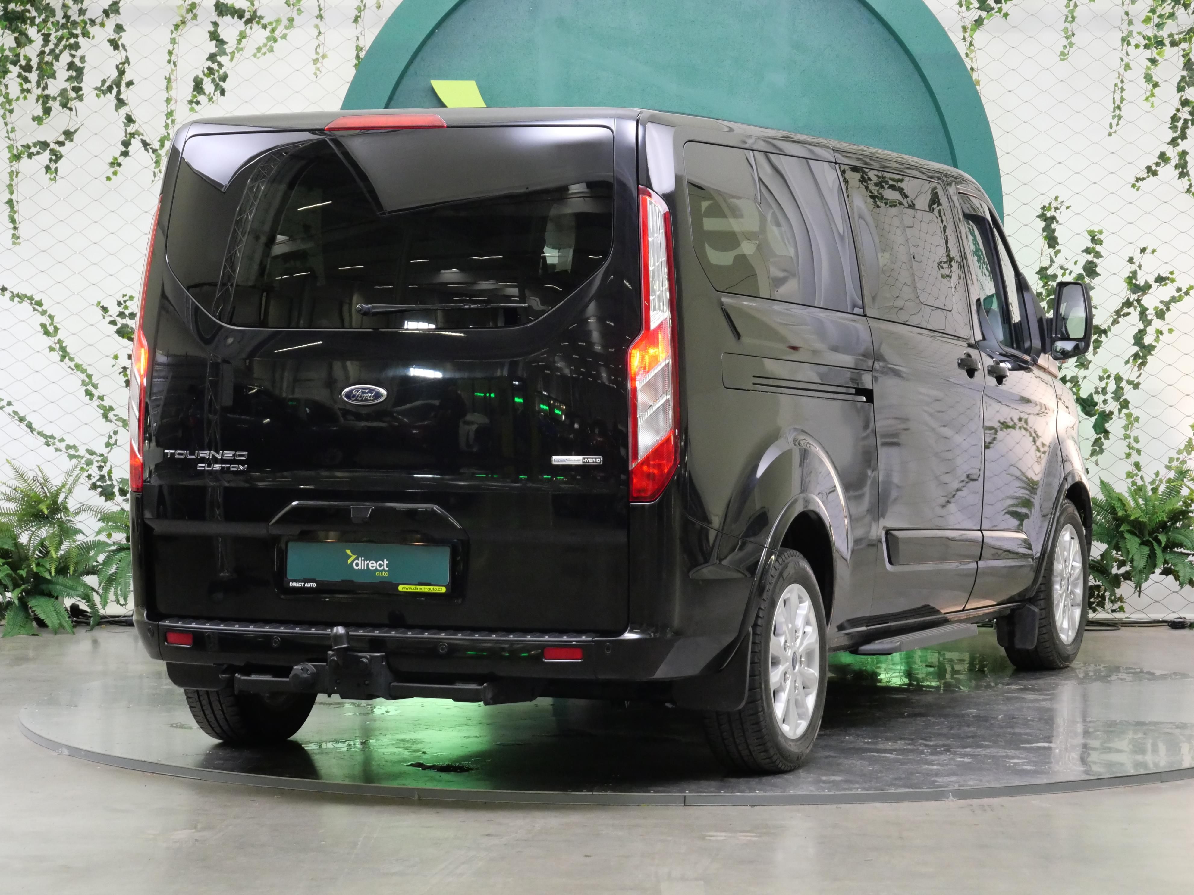 Ford Tourneo Custom, 2.0 EcoBlue 110 kW Titanium L2 - fotka 2