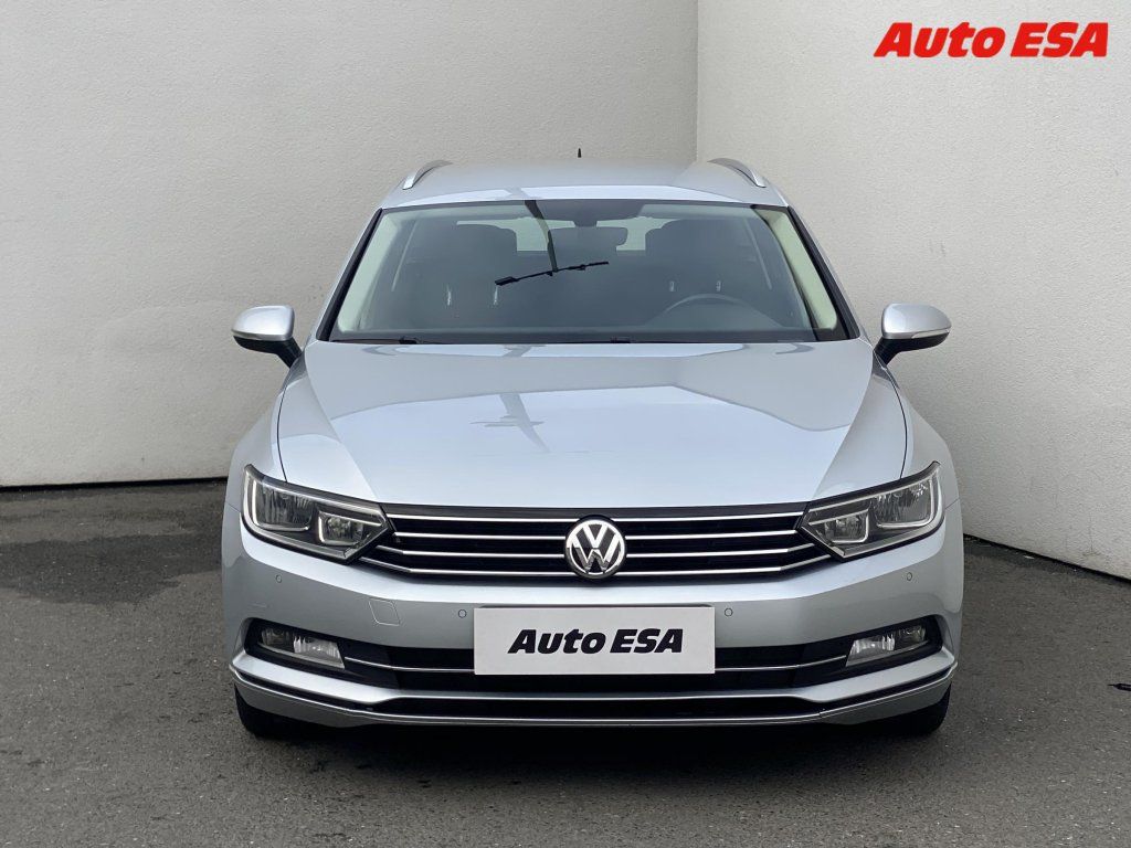 Volkswagen Passat, 1.6 TDI,DSG,navi,autoAC - fotka 2