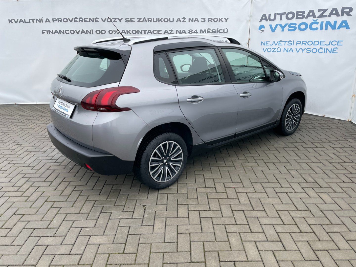 Peugeot 2008, 1.2PT 61kW Navigace! Car Play - fotka 4