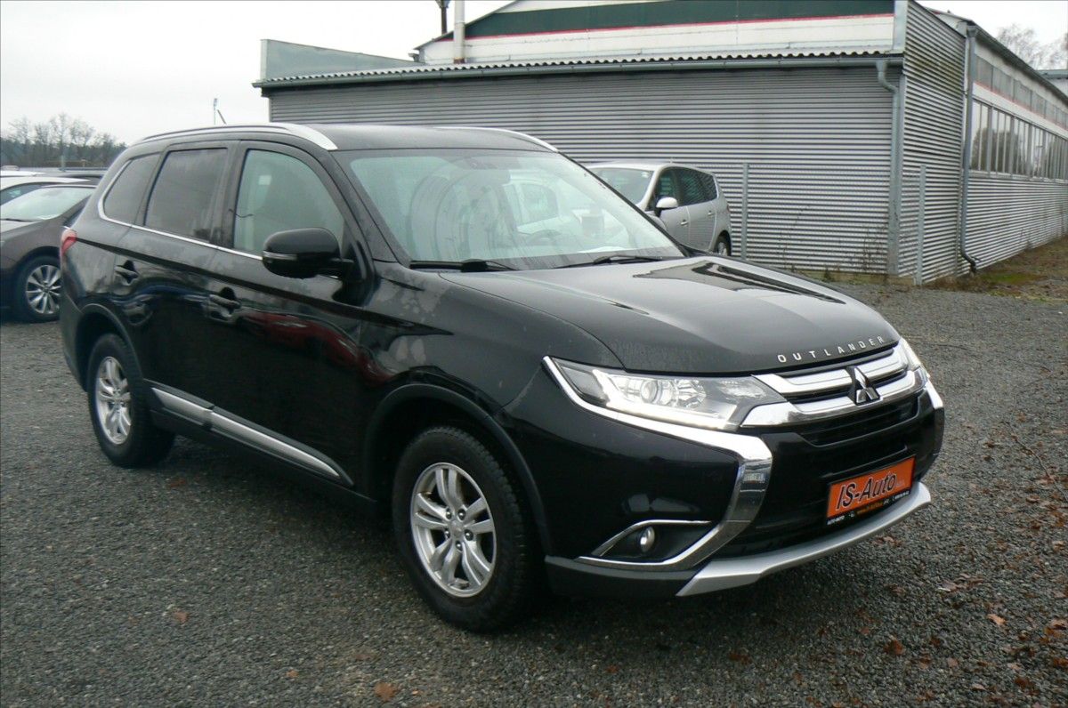 Mitsubishi Outlander, 2,3 INTENSE 2.2 DI-D   4WD - fotka 2