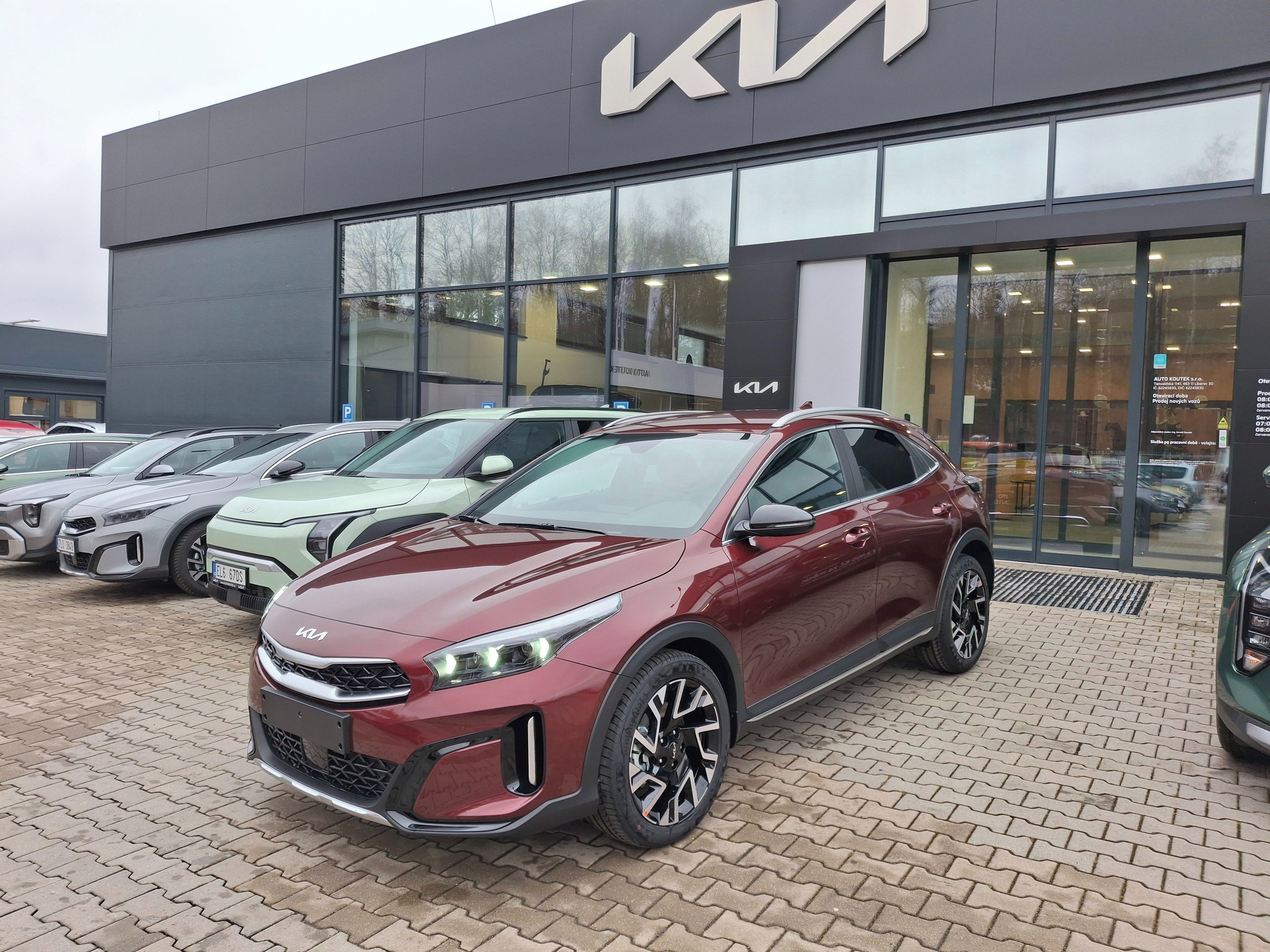 Kia XCee´d, 1,6 T-GDi 7DCT STEEL EDITION - fotka 4