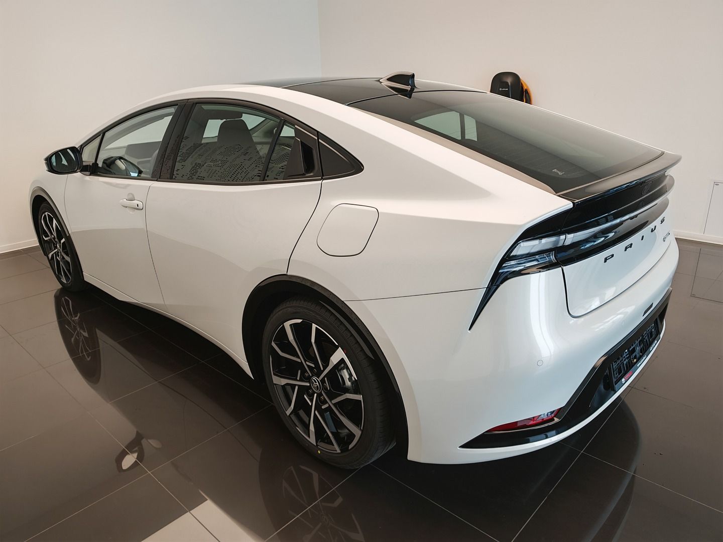 Toyota Prius, 2.0 Plug-in Hybrid Prestige - fotka 6