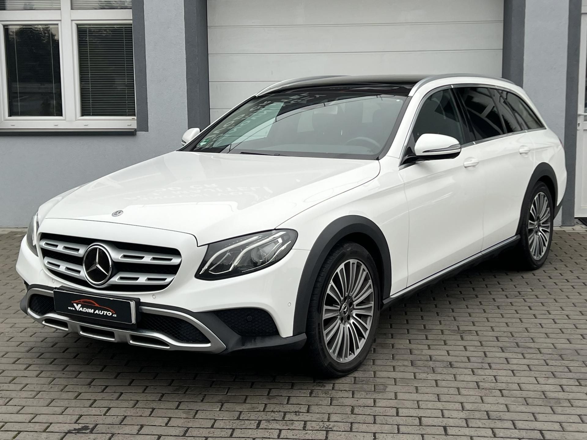 Mercedes-Benz Třídy E, E 220D 4MATIC ALL TERRAIN - fotka 2