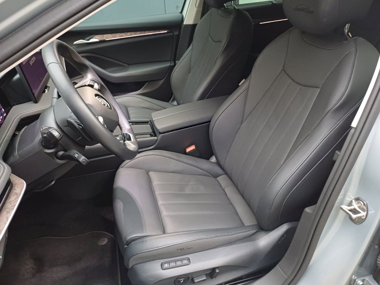 Škoda Superb, Combi L&K DSG TDI 2.0 / 110 kW - fotka 6