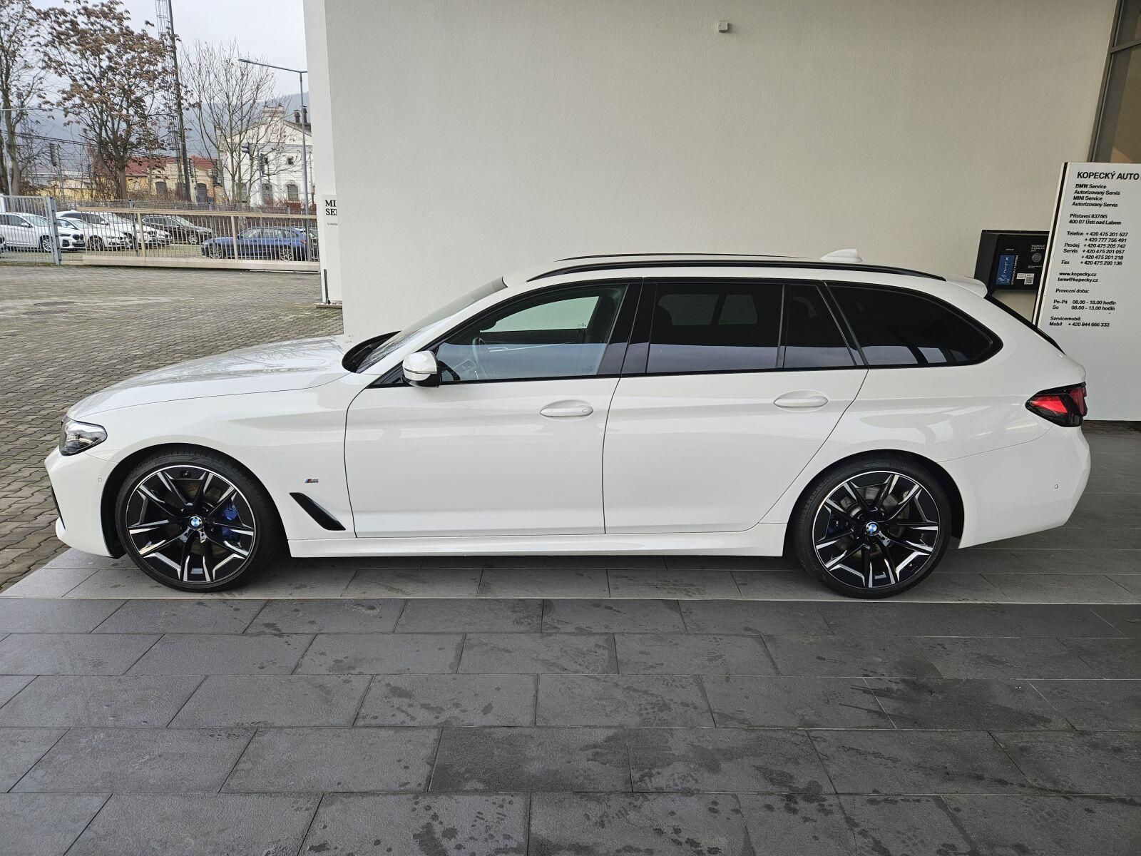 BMW Řada 5, 530d xDrive Touring M Sport - fotka 3
