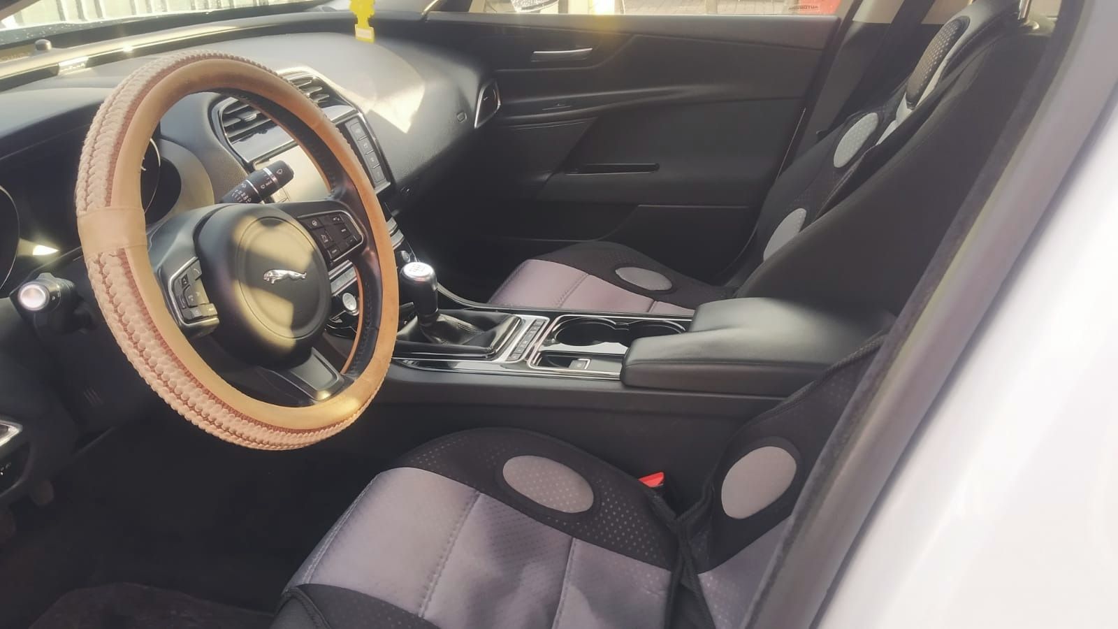 Jaguar XE, Jaguar XE 2.0D manual - fotka 5