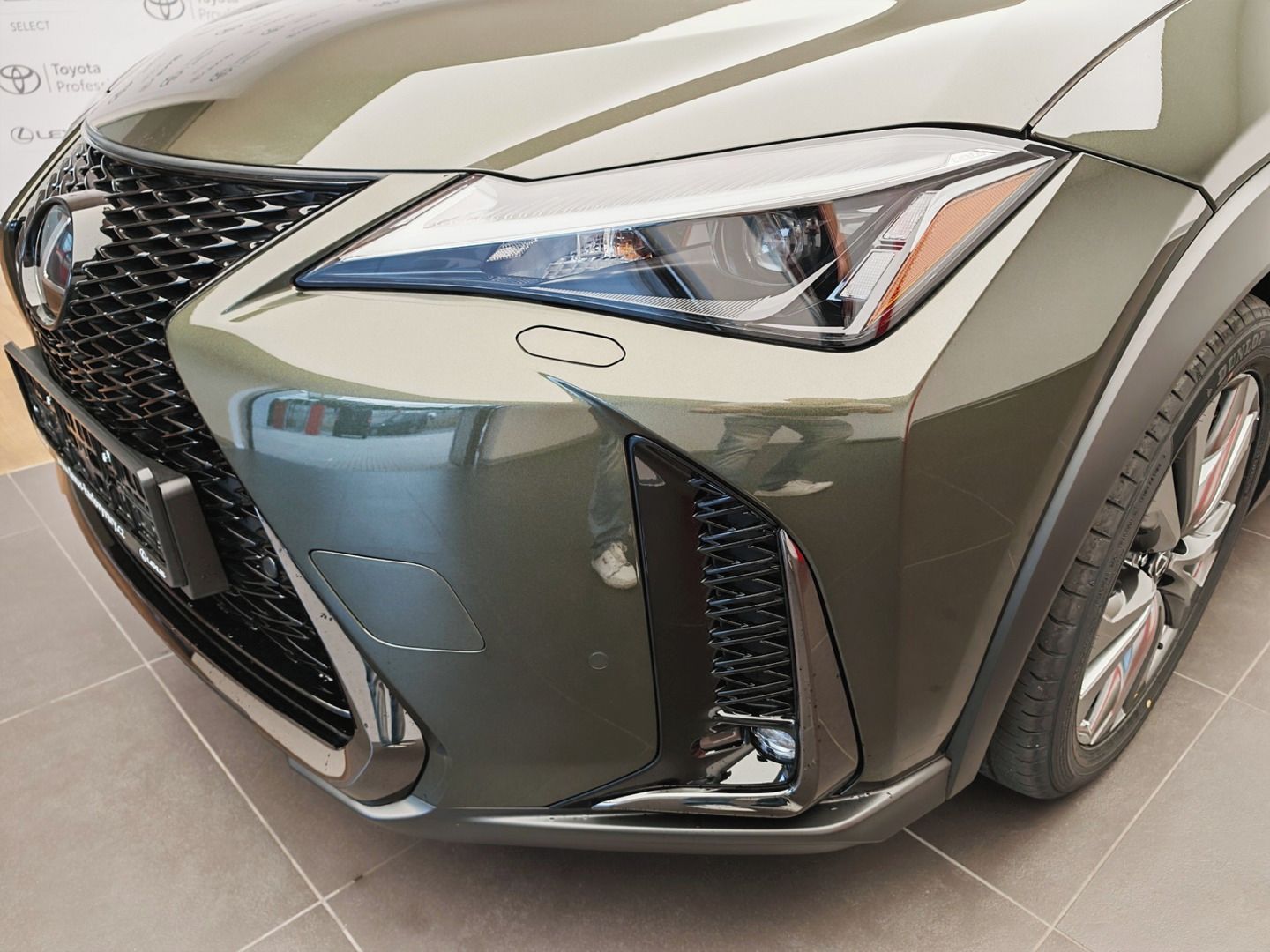Lexus UX 300h, F Sport Design 300H - fotka 5