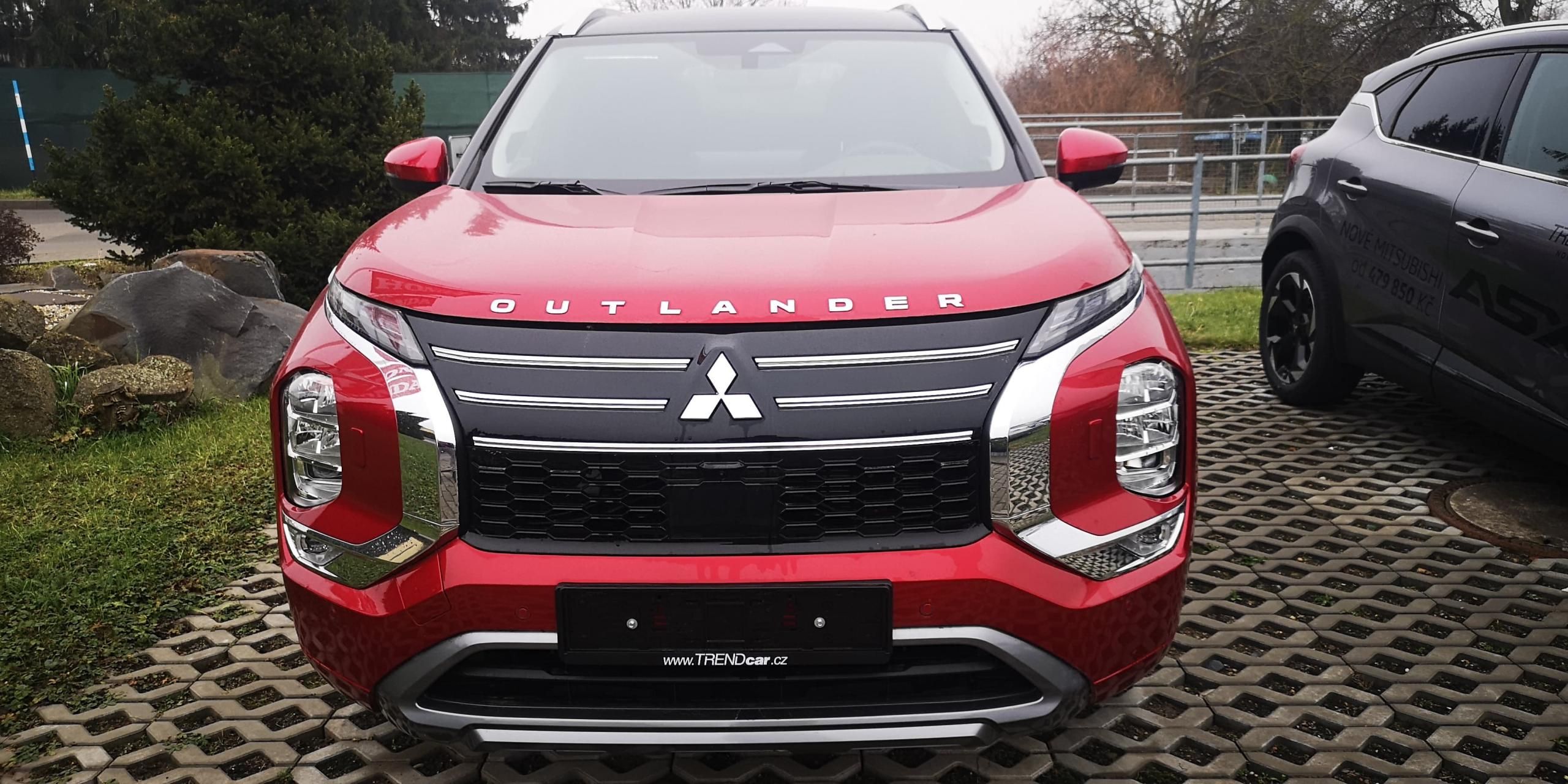 Mitsubishi Outlander, 2.4 PHEV INSTYLE 4WD NOVÝ VŮZ - fotka 4