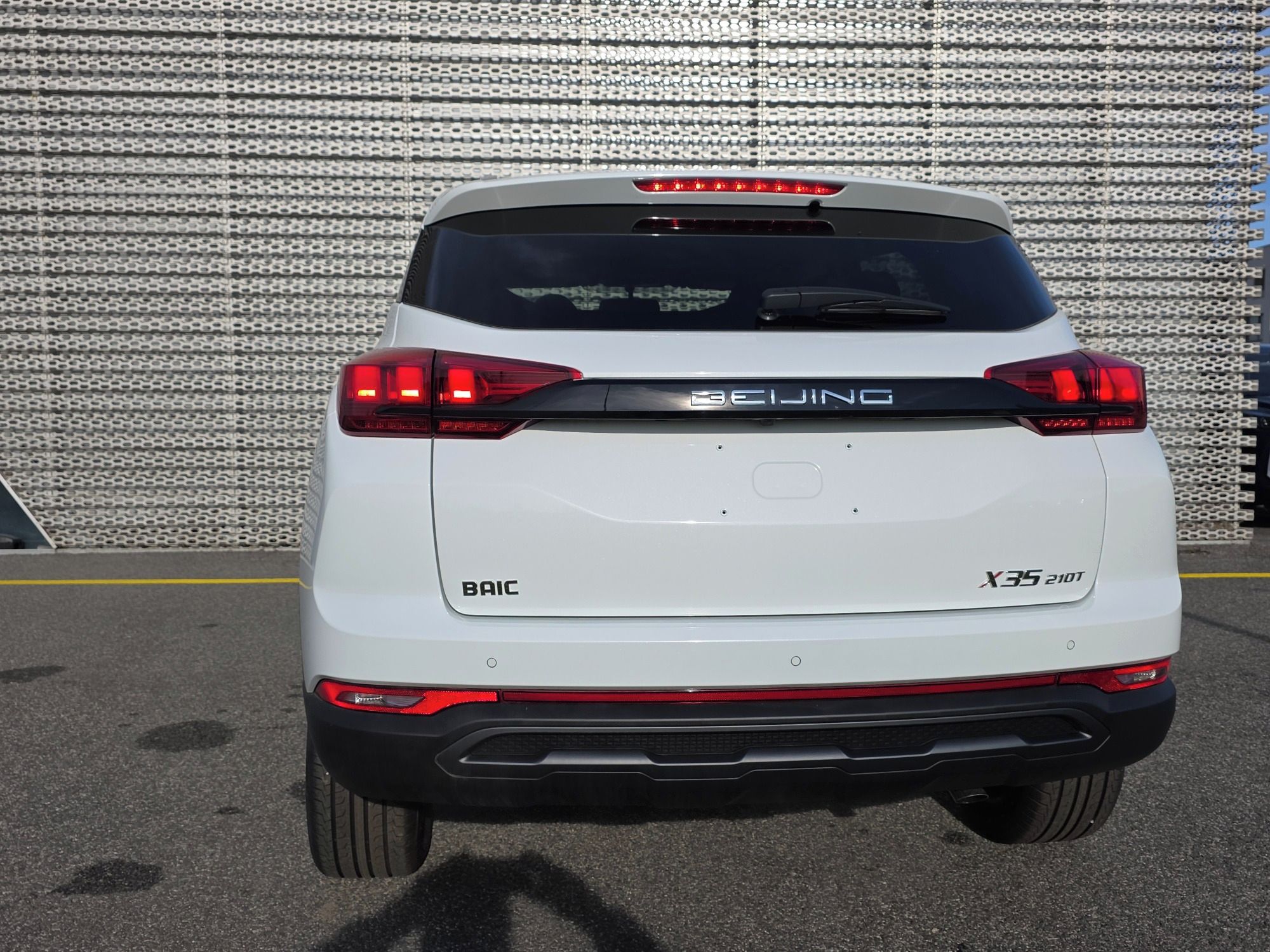 BAIC X3, LUXURY 1,5T 100kW 6/MT 4x2 - fotka 4