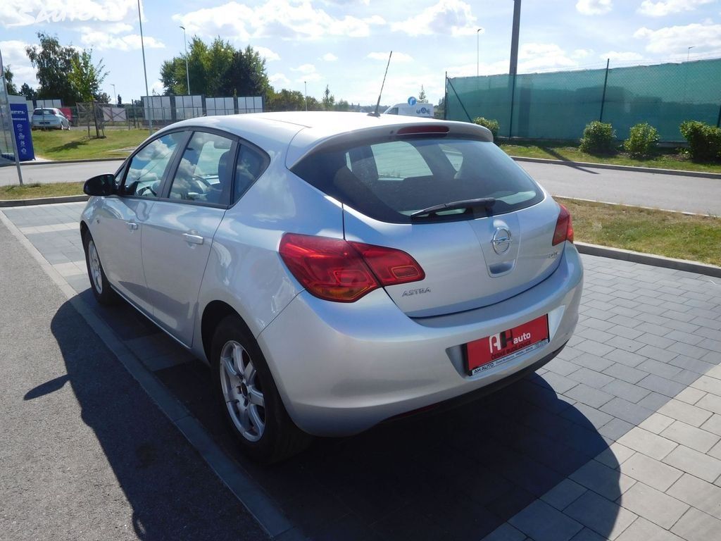 Opel Astra, 1.7 CDTi Comfort, 81 kW, Klima - fotka 5