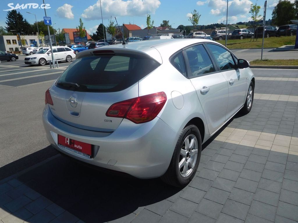 Opel Astra, 1.7 CDTi Comfort, 81 kW, Klima - fotka 4