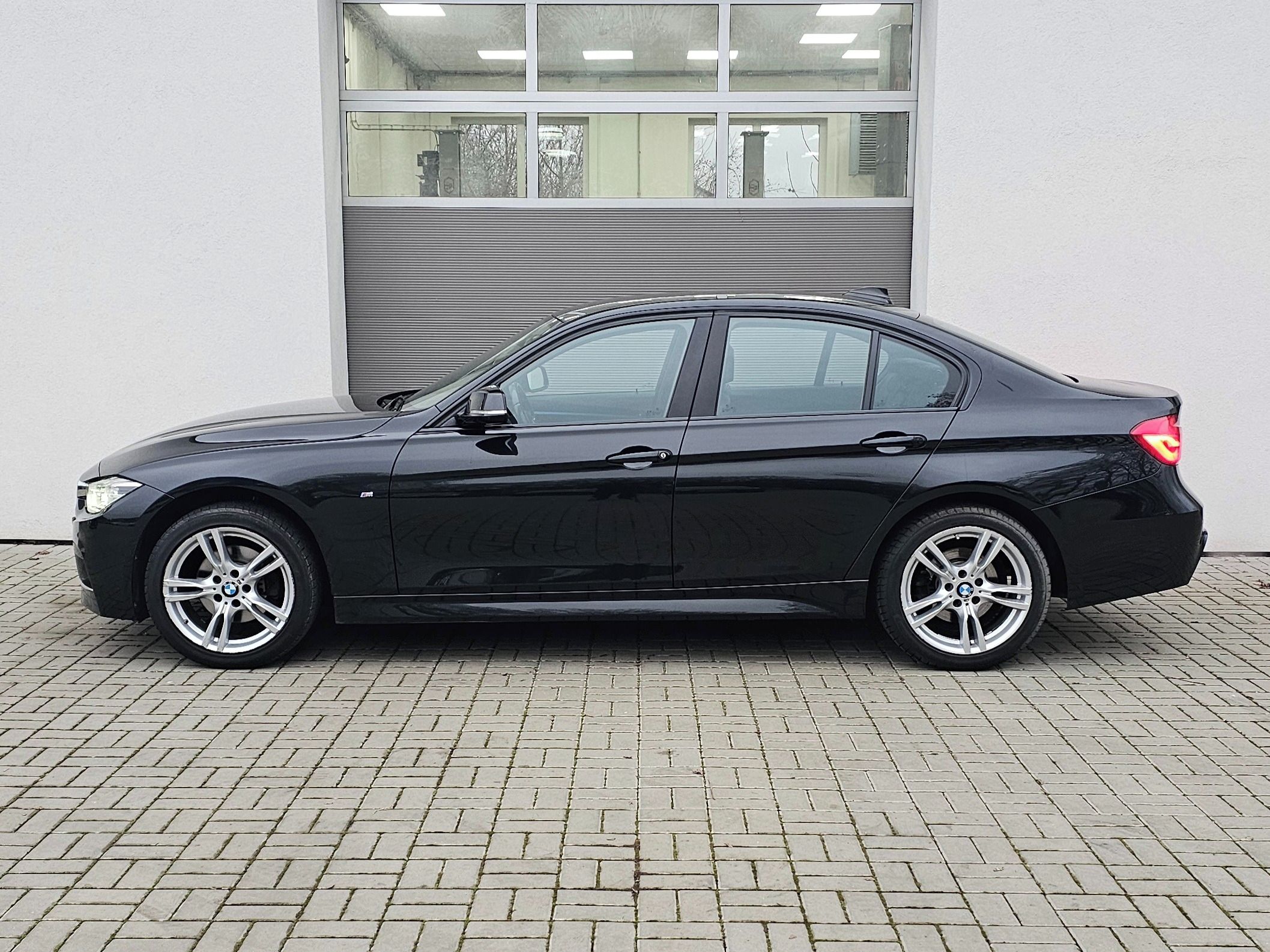BMW Řada 3, 320D xDrive - fotka 4