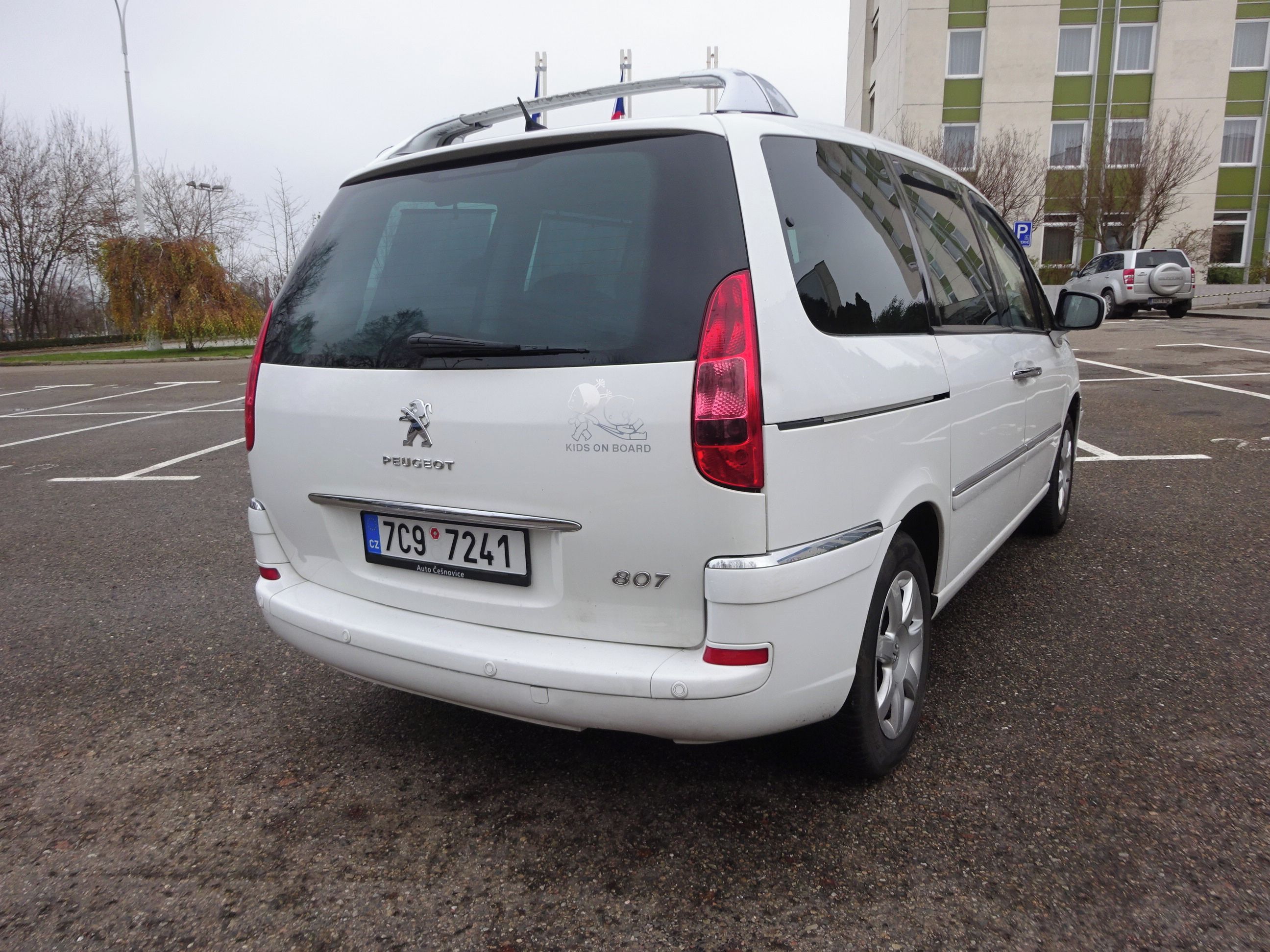 Peugeot 807, 2.0 HDI (100 KW) 7 MÍST - fotka 4