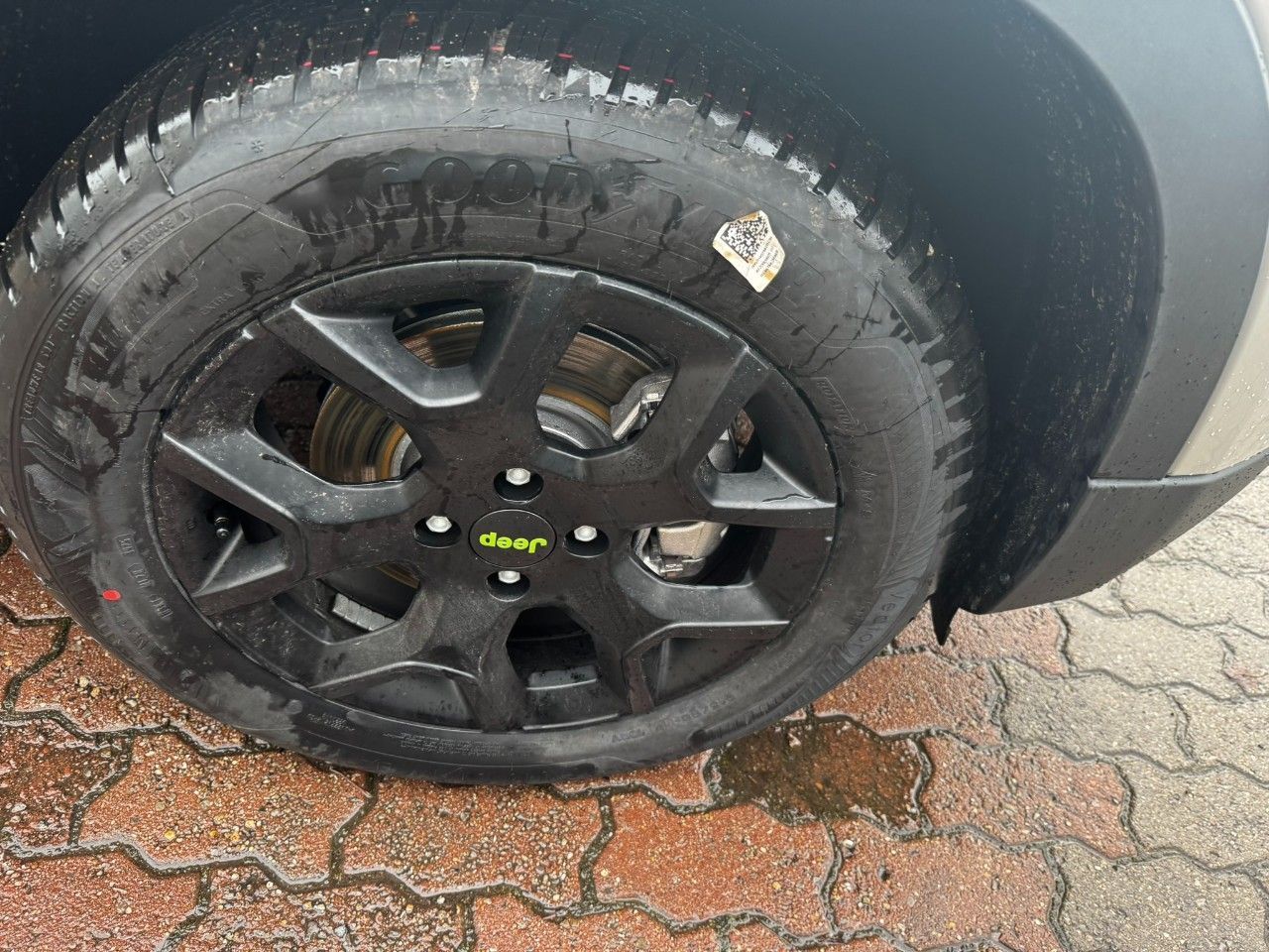 Jeep Avenger, 4xe Upland 1.2 Turbo e-Hybrid - fotka 6
