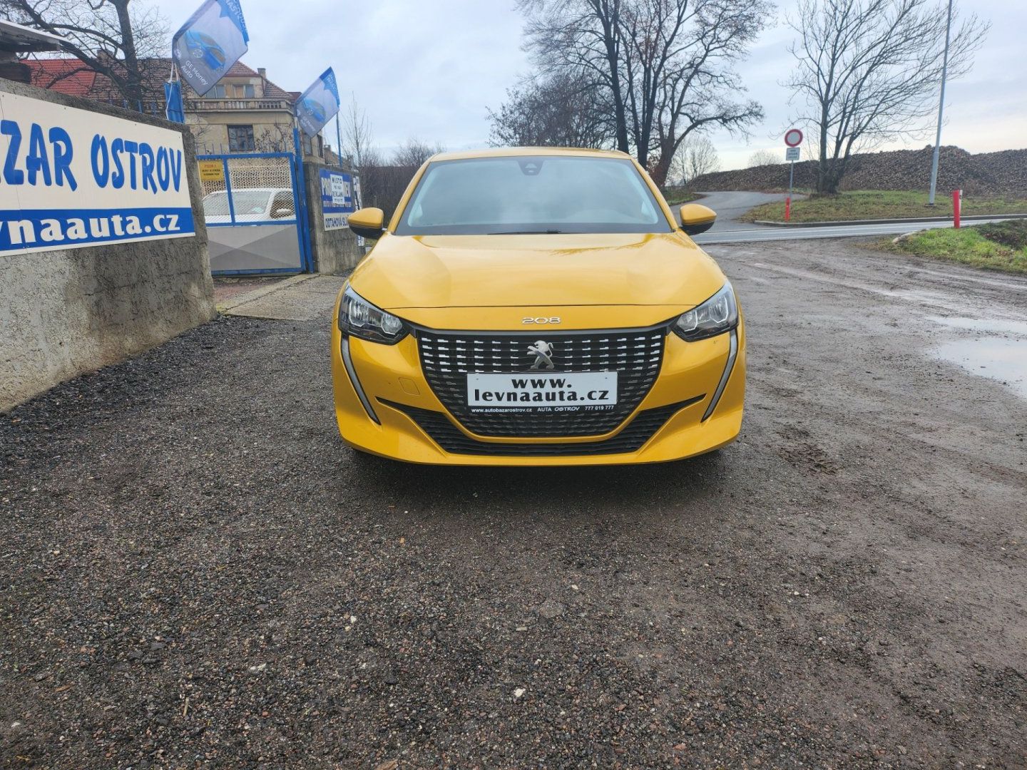 Peugeot 208, 1.2  74 kw - fotka 2