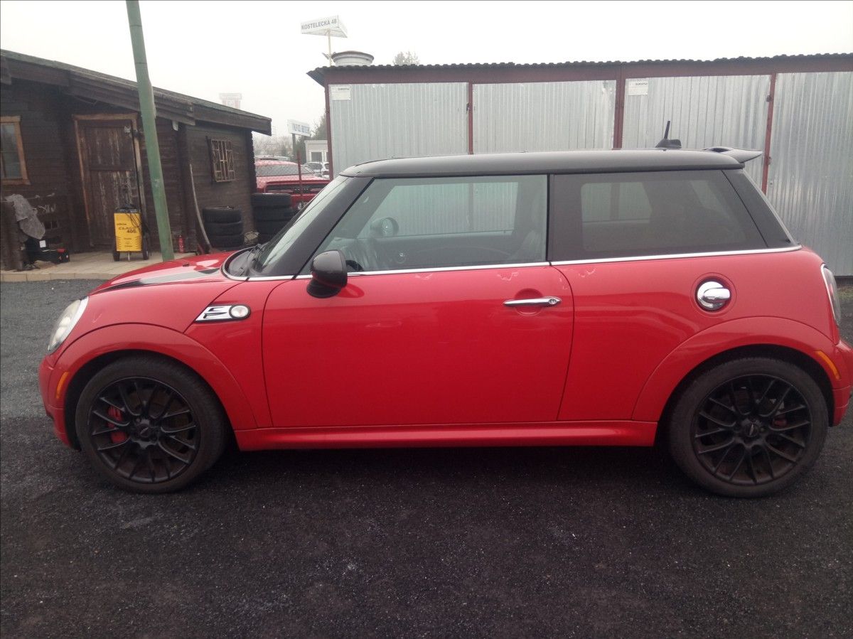 Mini Cooper S, 1,6 JCW, KŮŽE, NAVI, PANORAMA - fotka 4
