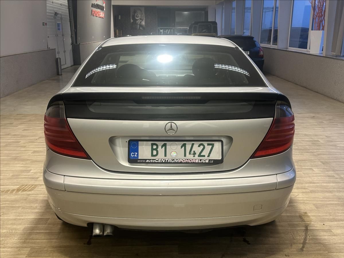 Mercedes-Benz Třídy C, 220CDI*AT*Kupé*Bez koroze* - fotka 6