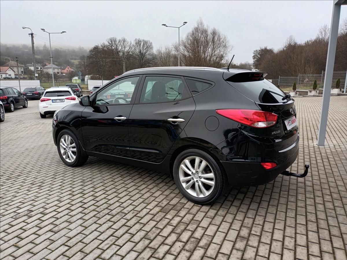 Hyundai ix35, 2,0 CRDI,100KW,4X4,TAŽNÉ,VÝHŘE - fotka 4