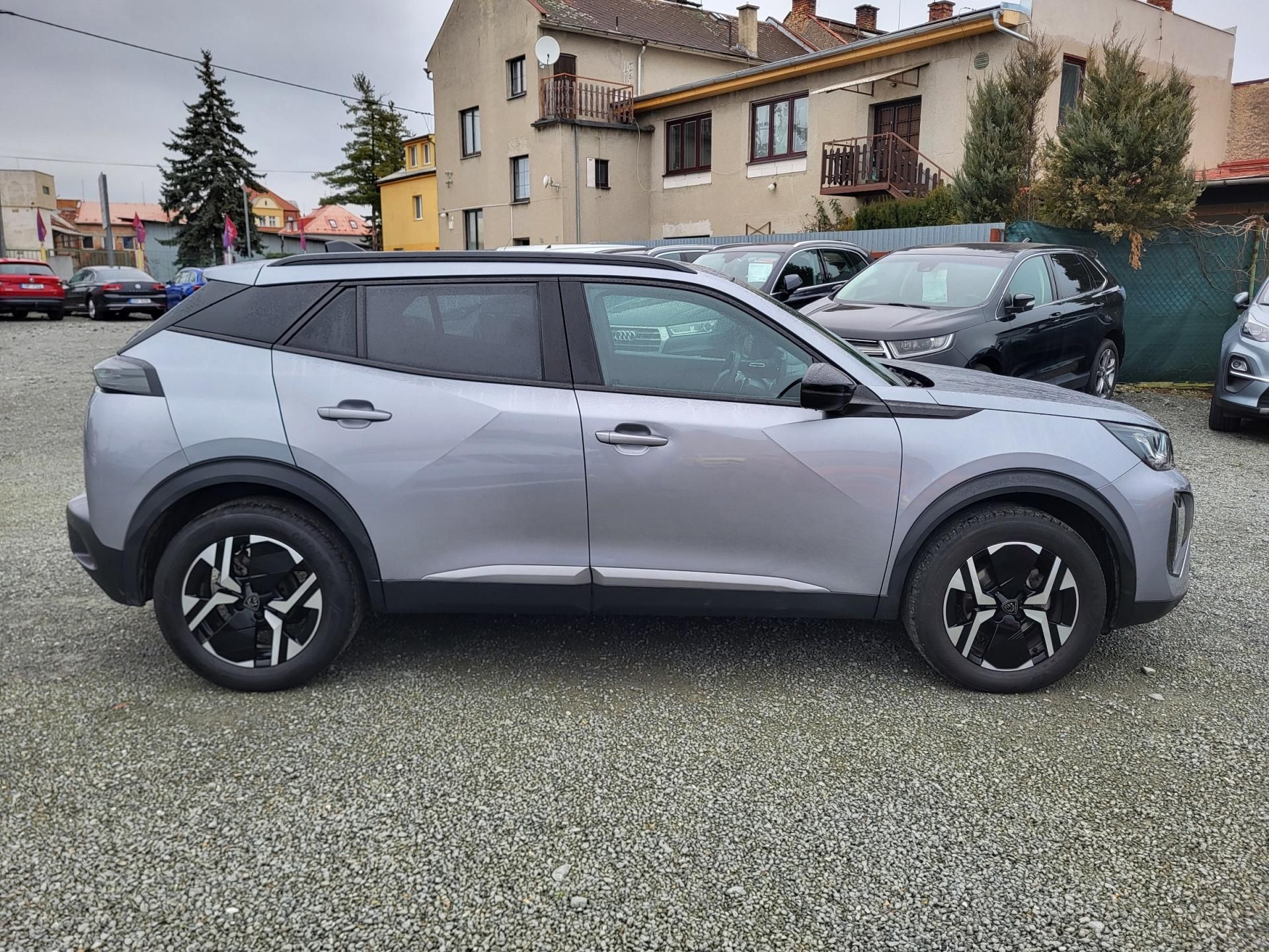 Peugeot 2008, 1.2 PureTech 130k AUTOMAT - fotka 5