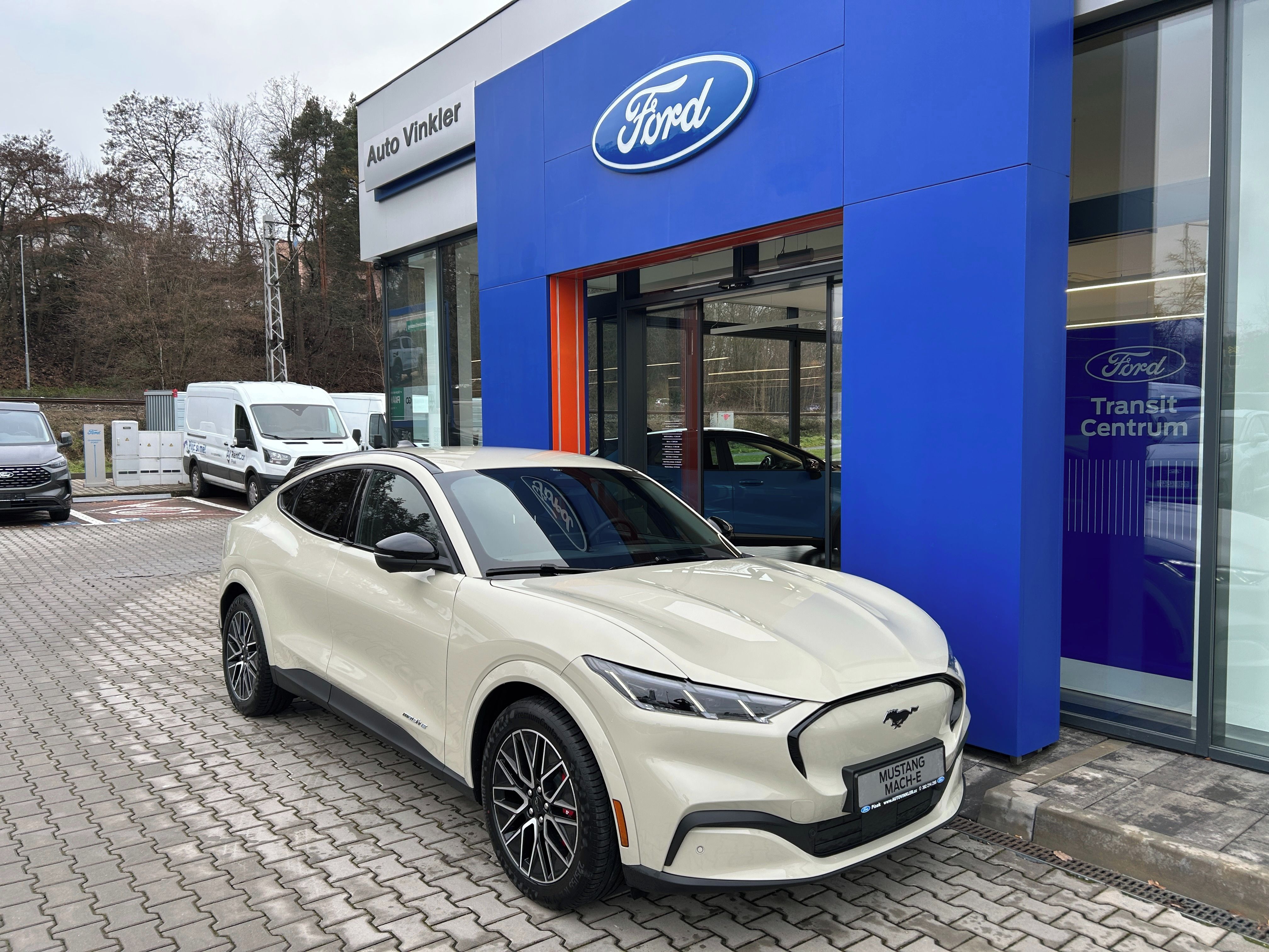 Ford Mustang Mach-E, Premium 88 kWh (203 kW/276 k)